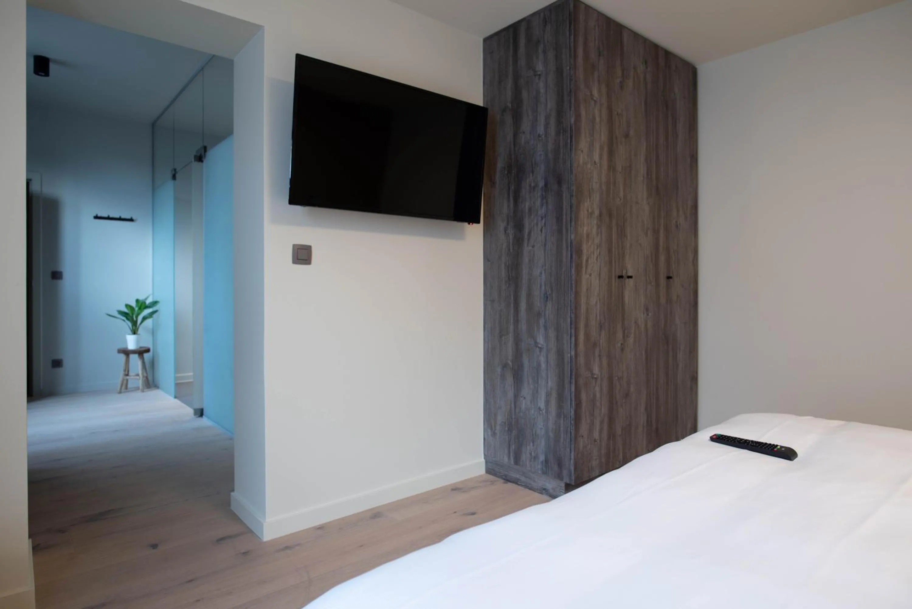 TV and multimedia, Bed in ‘t Ponton