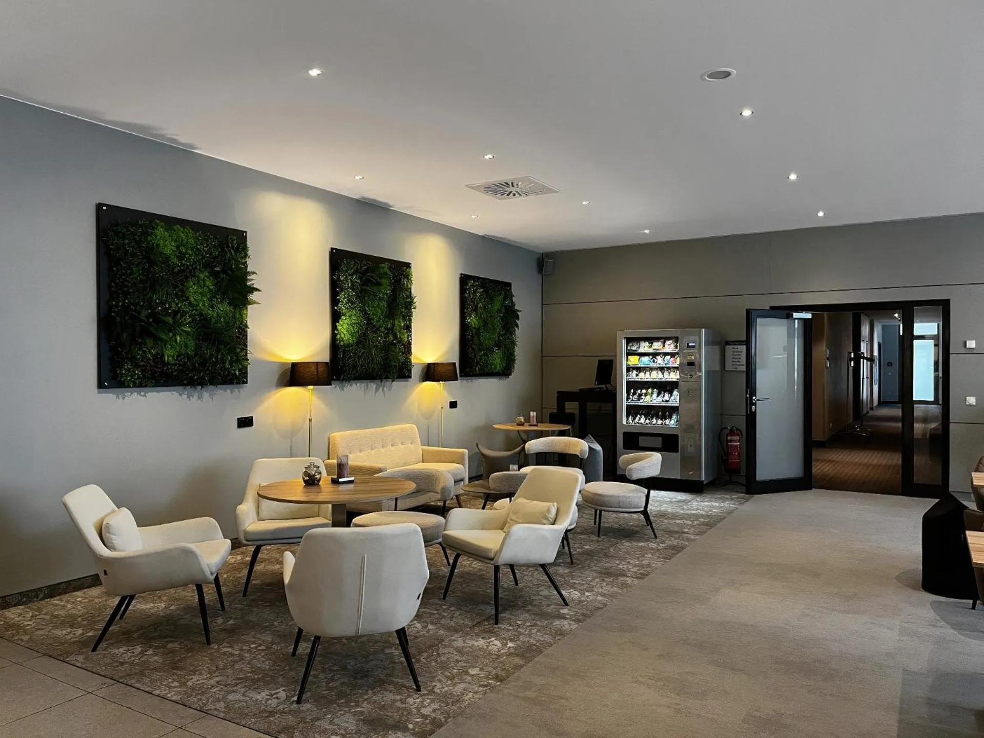 Lobby or reception in Ramada by Wyndham Essen