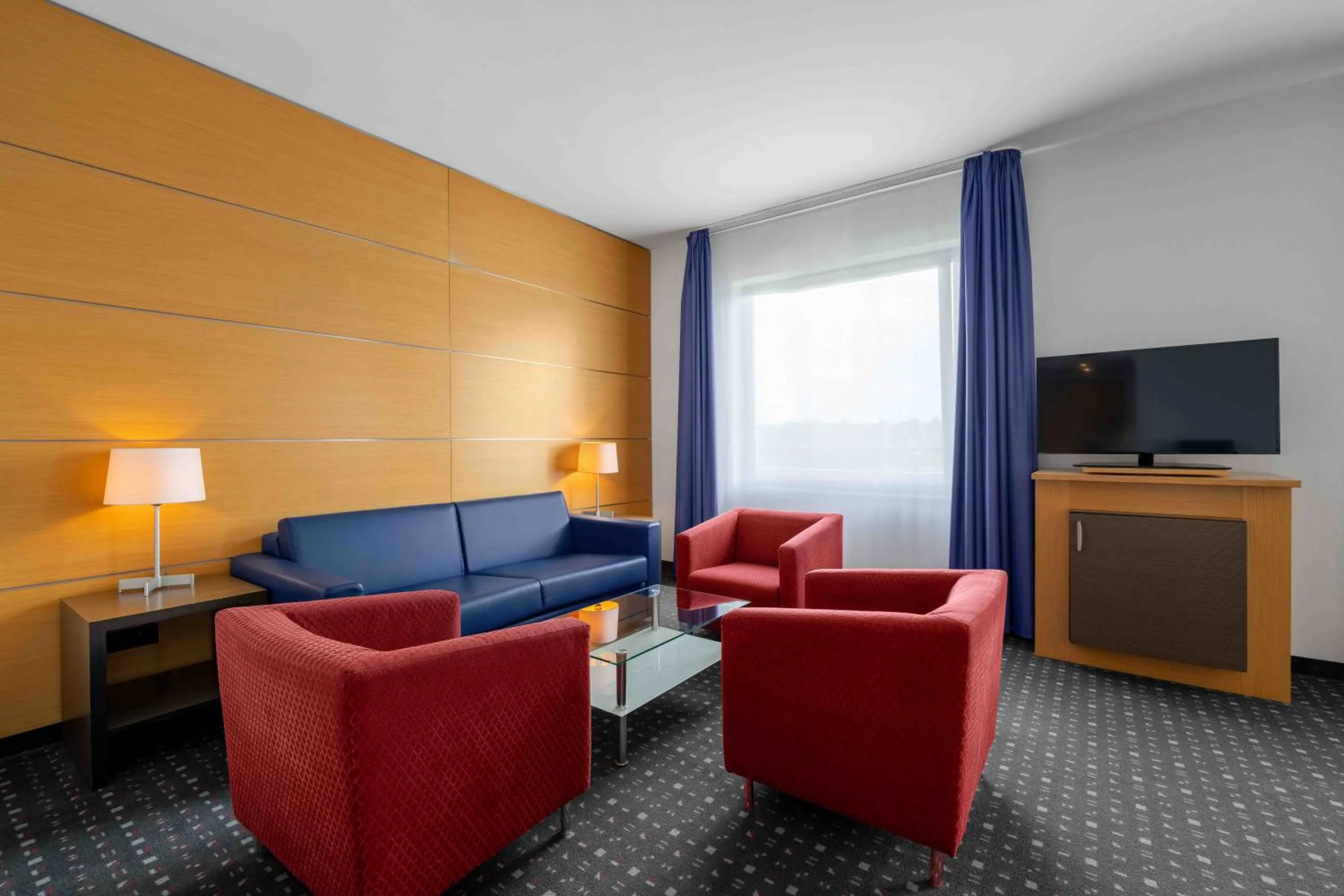 TV and multimedia in Ramada by Wyndham Essen