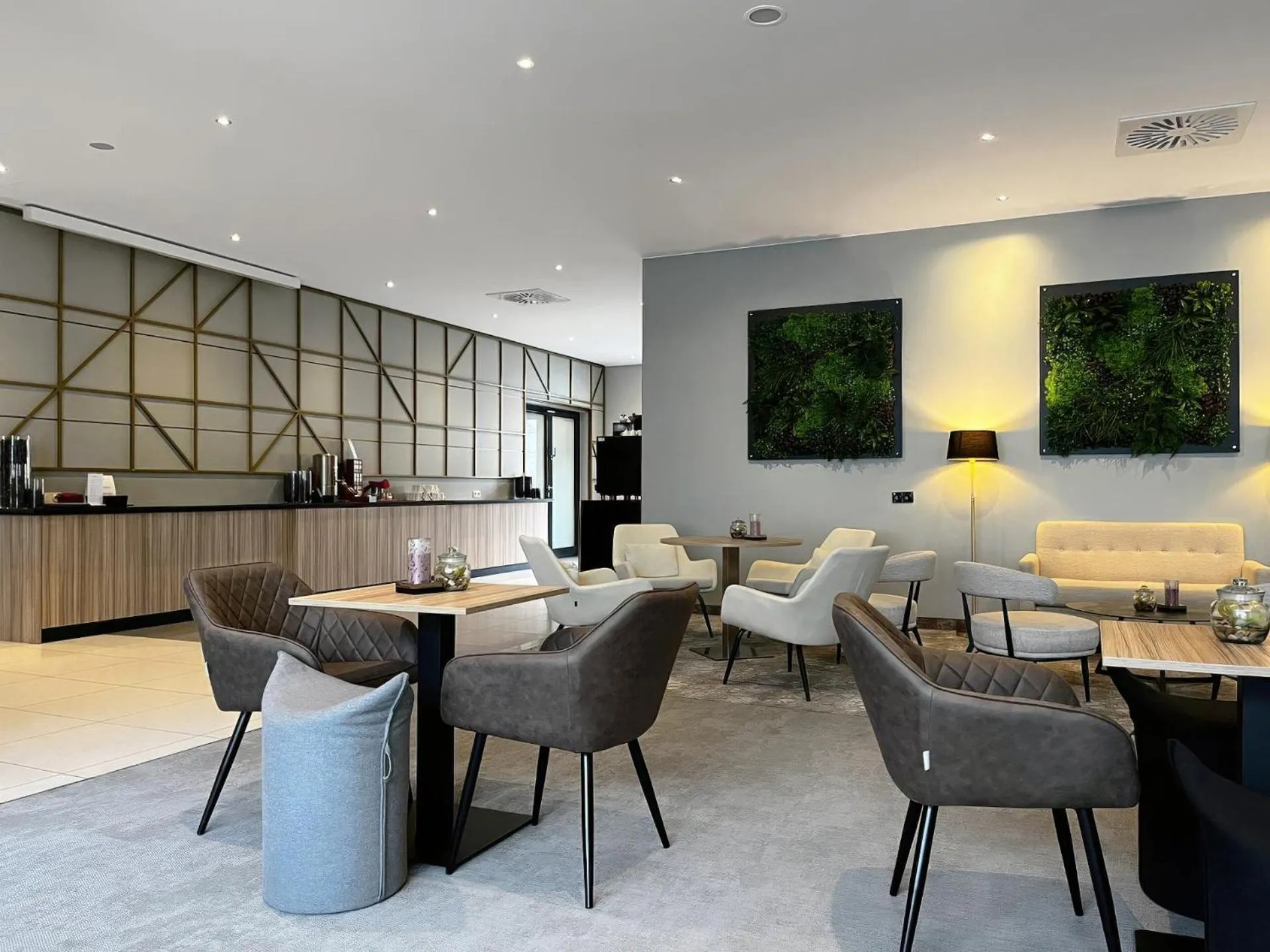 Lobby or reception in Ramada by Wyndham Essen