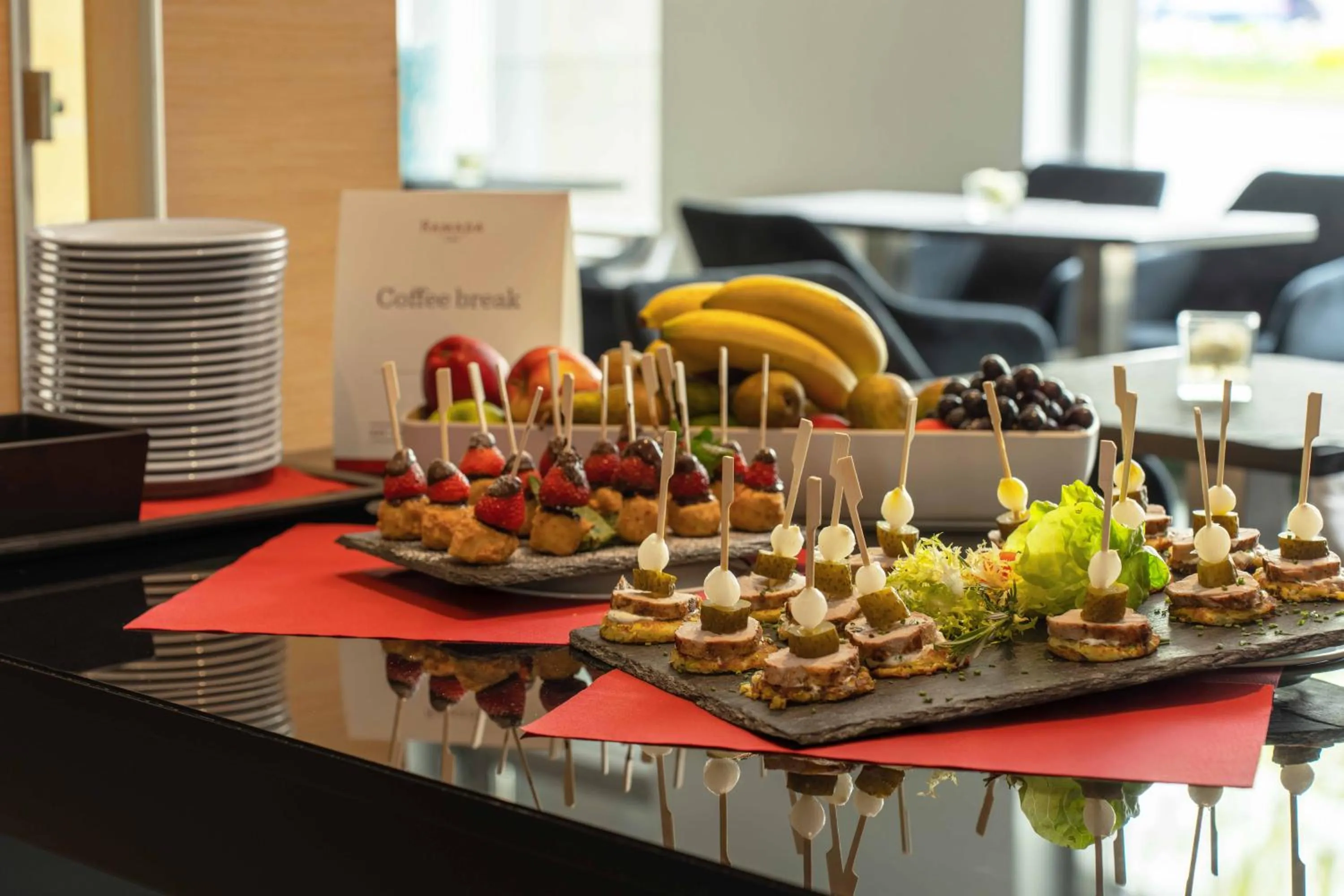 Food and drinks in Ramada by Wyndham Essen