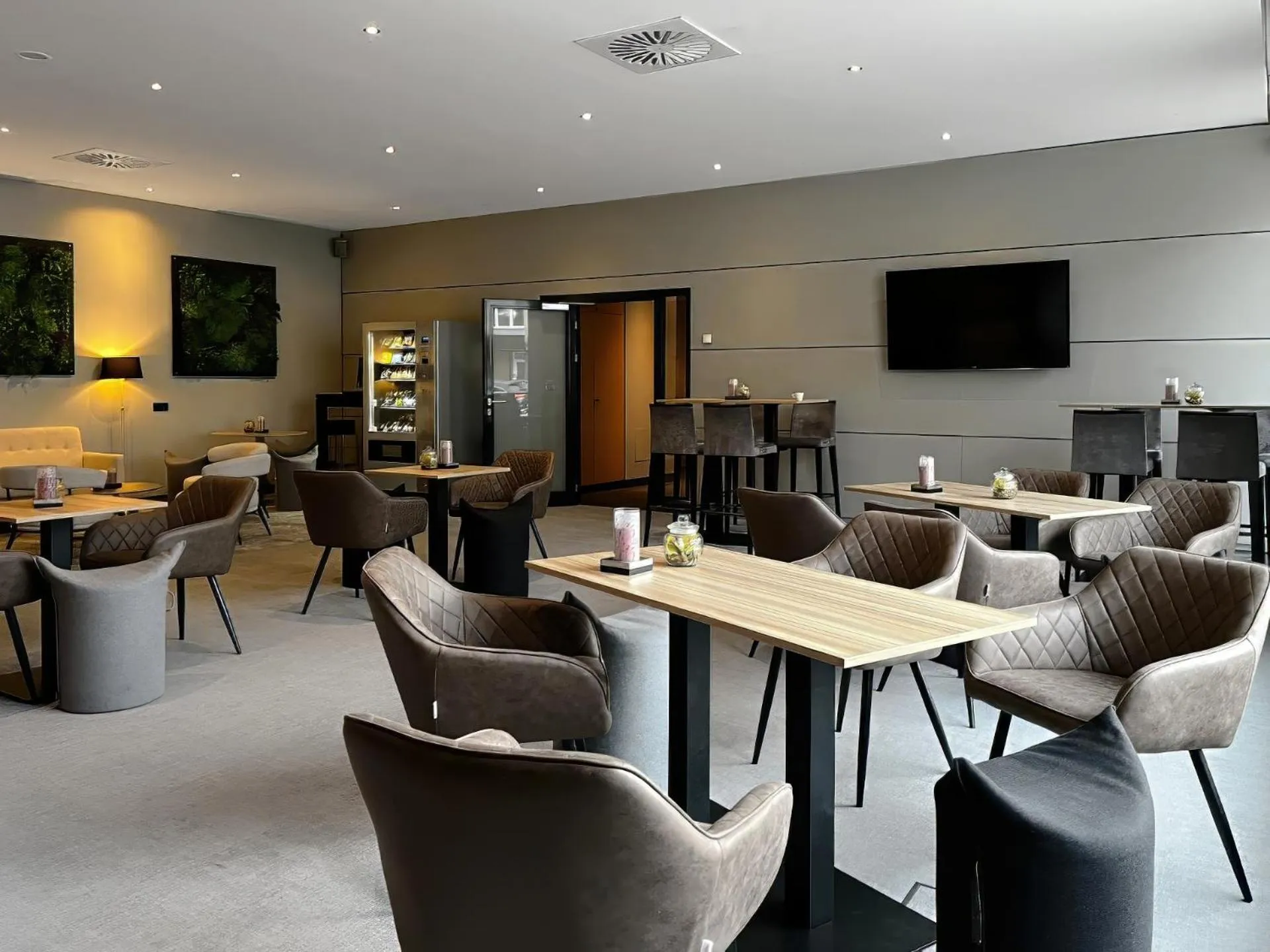Lobby or reception in Ramada by Wyndham Essen