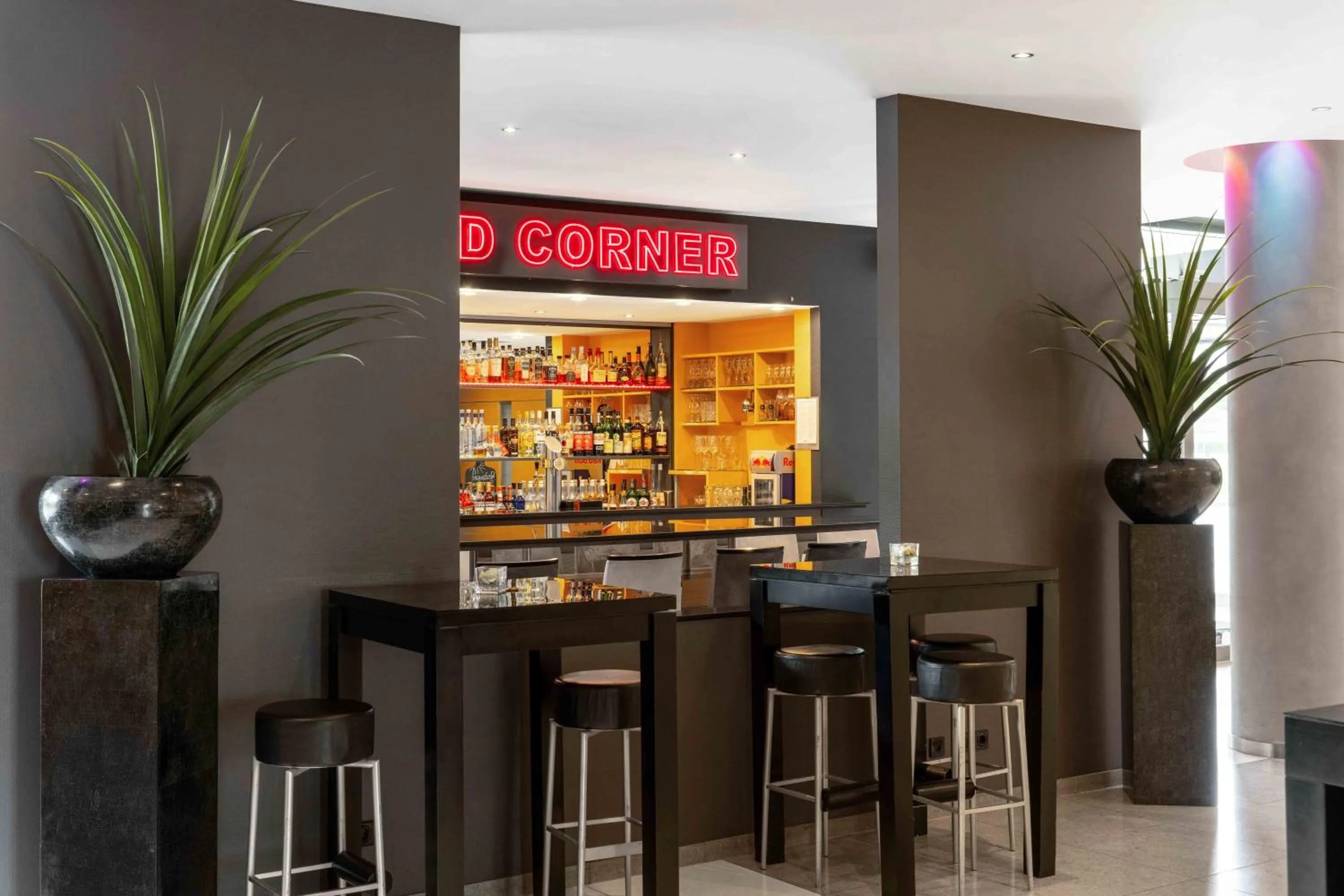 Lounge or bar in Ramada by Wyndham Essen