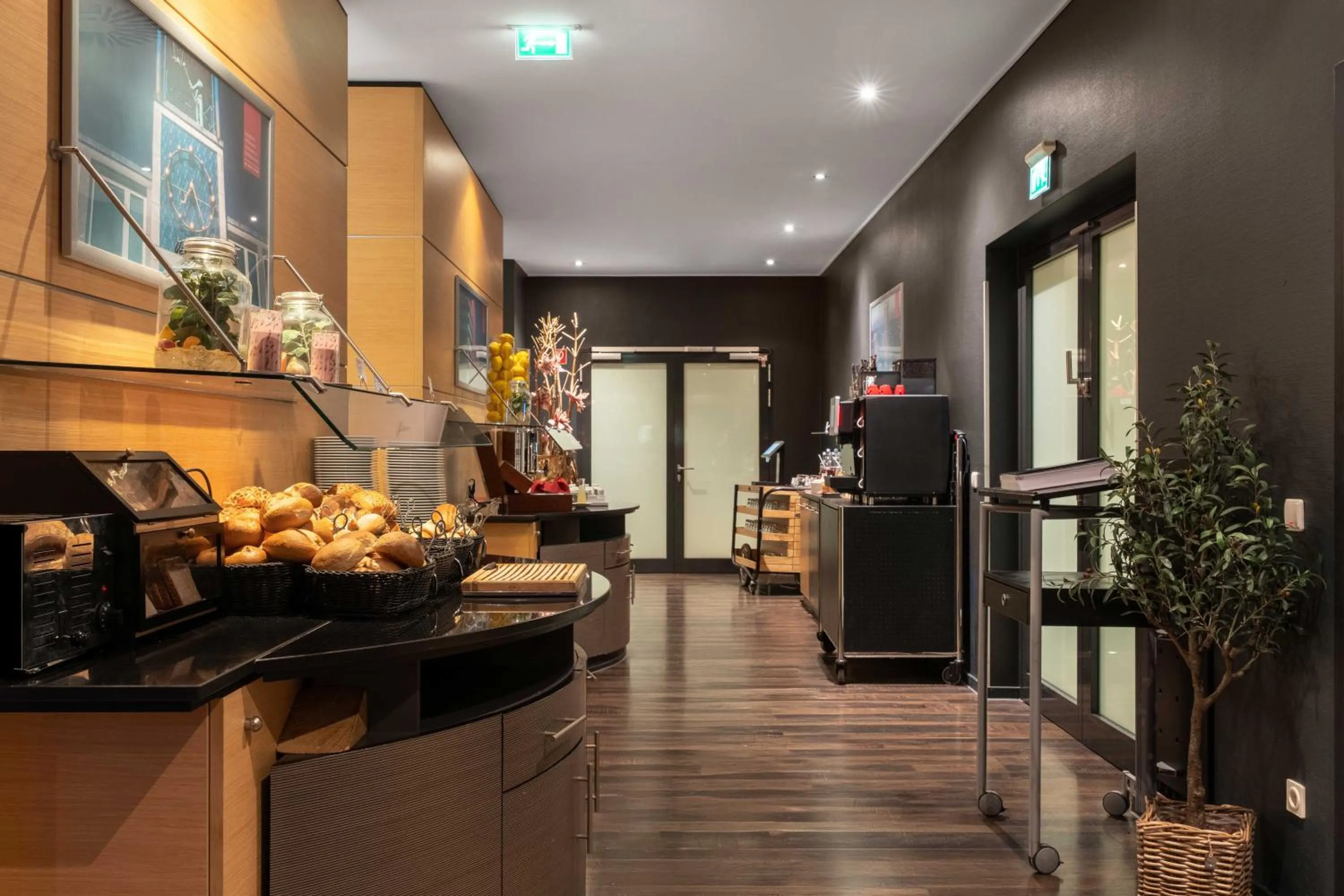 Food and drinks in Ramada by Wyndham Essen