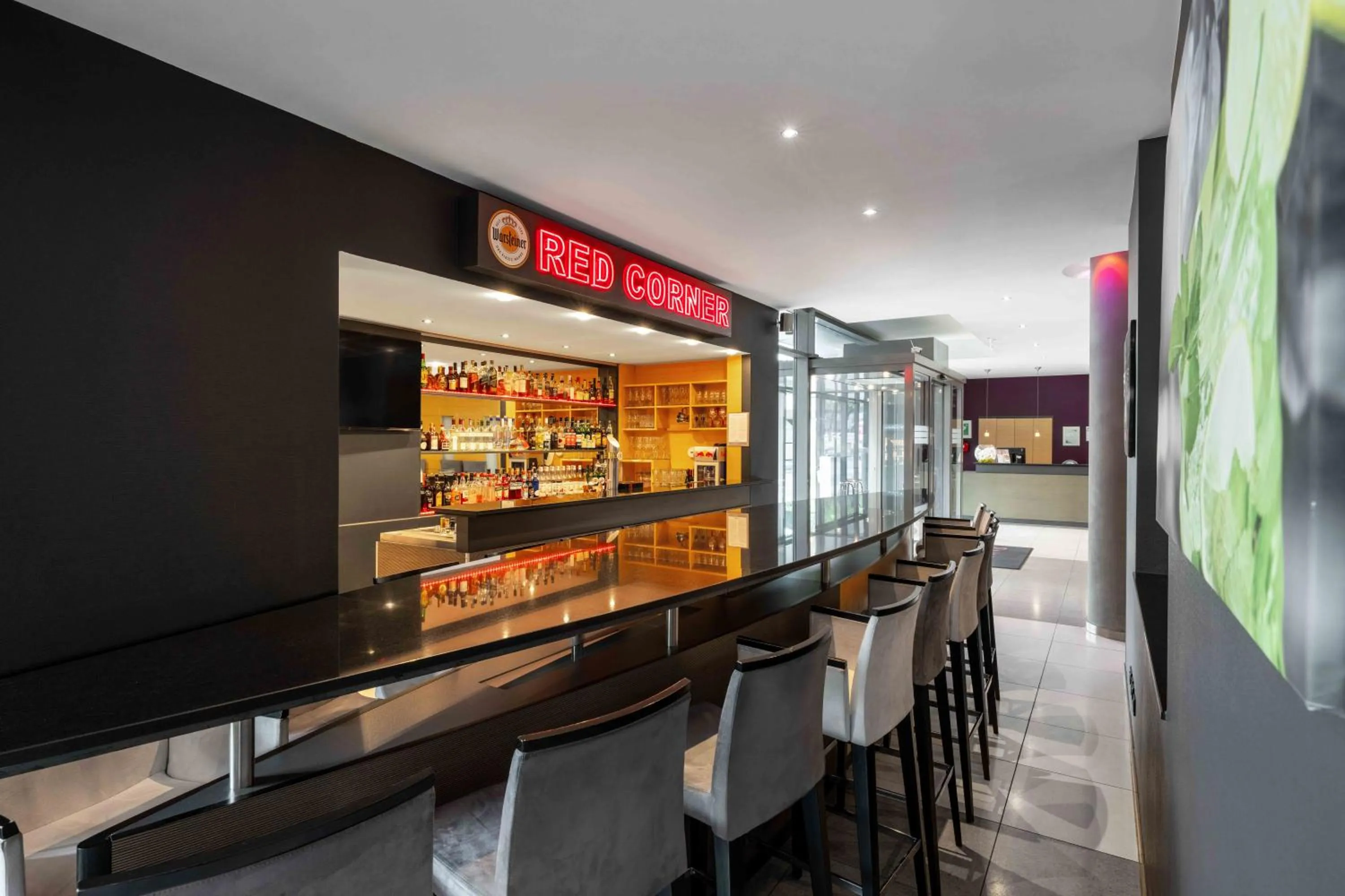 Lounge or bar in Ramada by Wyndham Essen