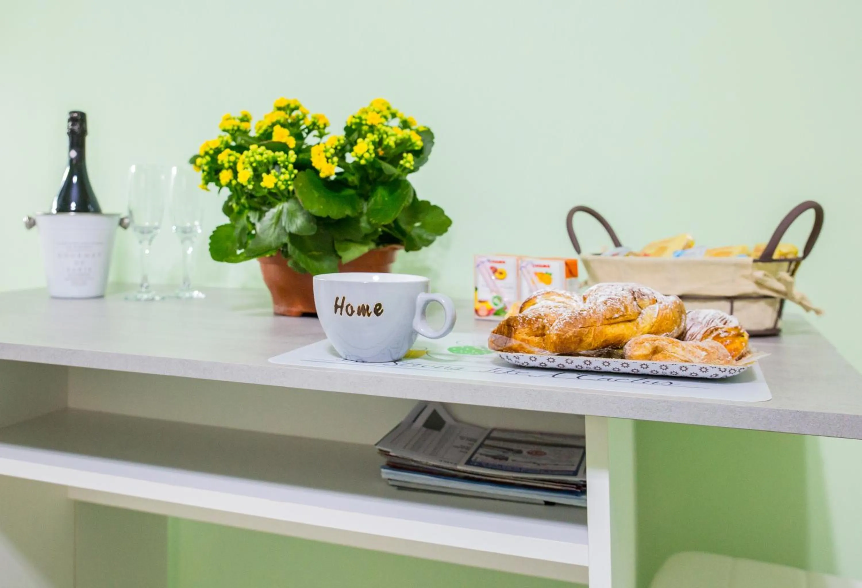 Buffet breakfast in Binario176