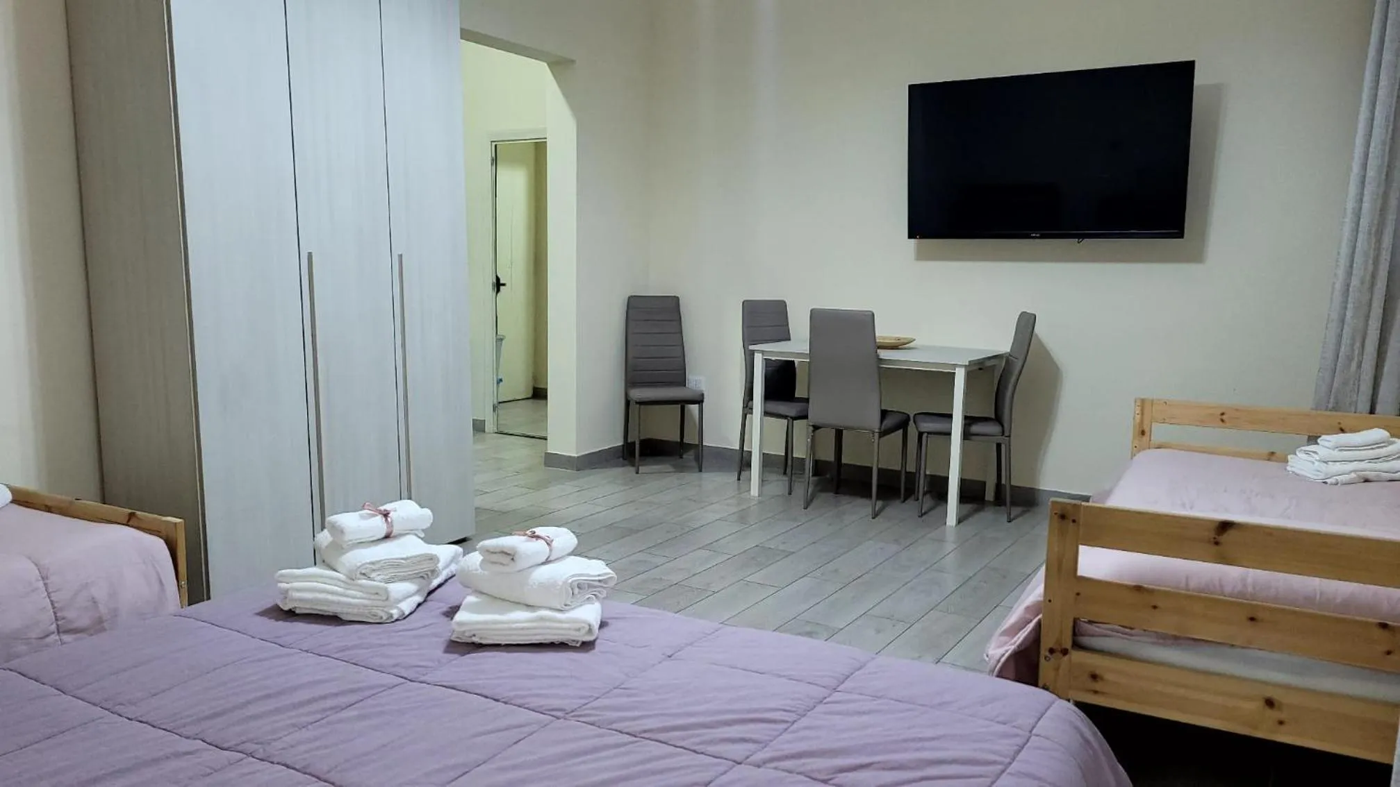 Bedroom, Bed in Binario176