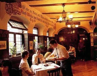 Staff in Hotel Altdeutsche Weinstuben