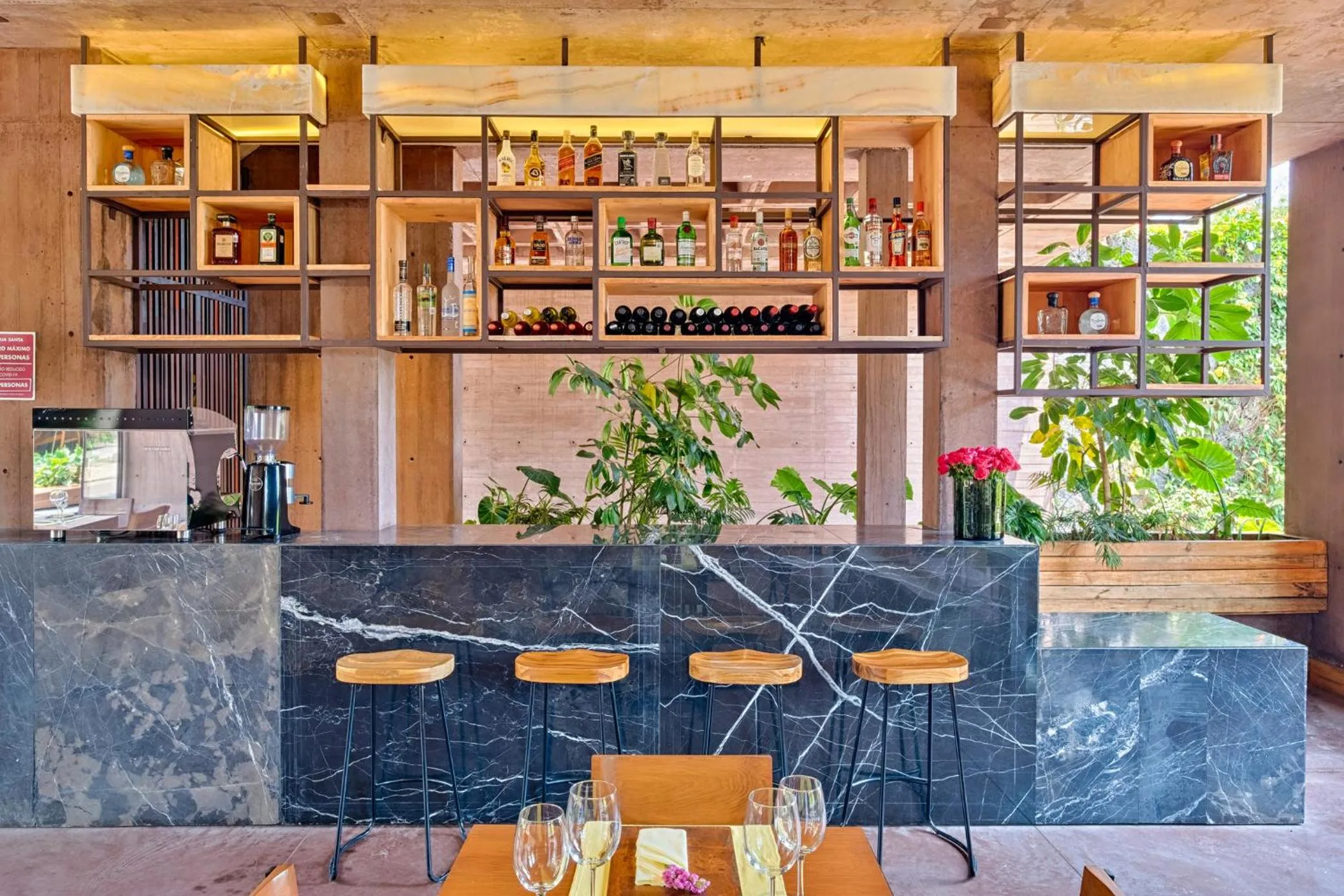 Restaurant/places to eat in Casa de Agua