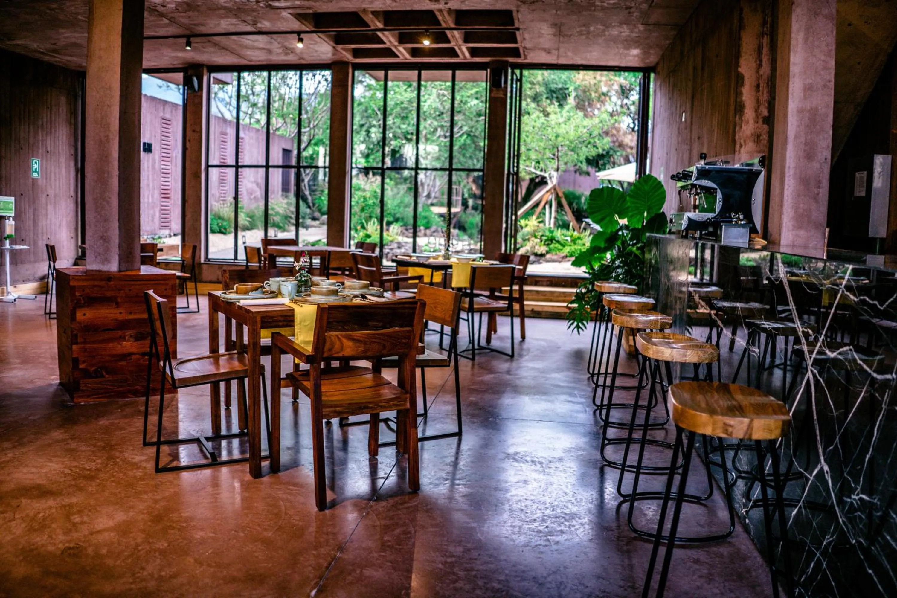 Restaurant/places to eat in Casa de Agua