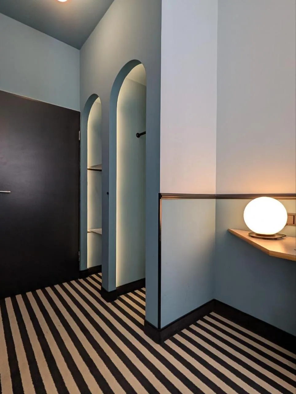 Photo of the whole room in Aussen Alster Hotel