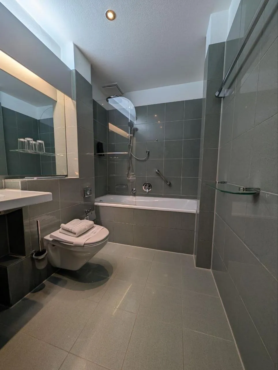 Bath in Aussen Alster Hotel