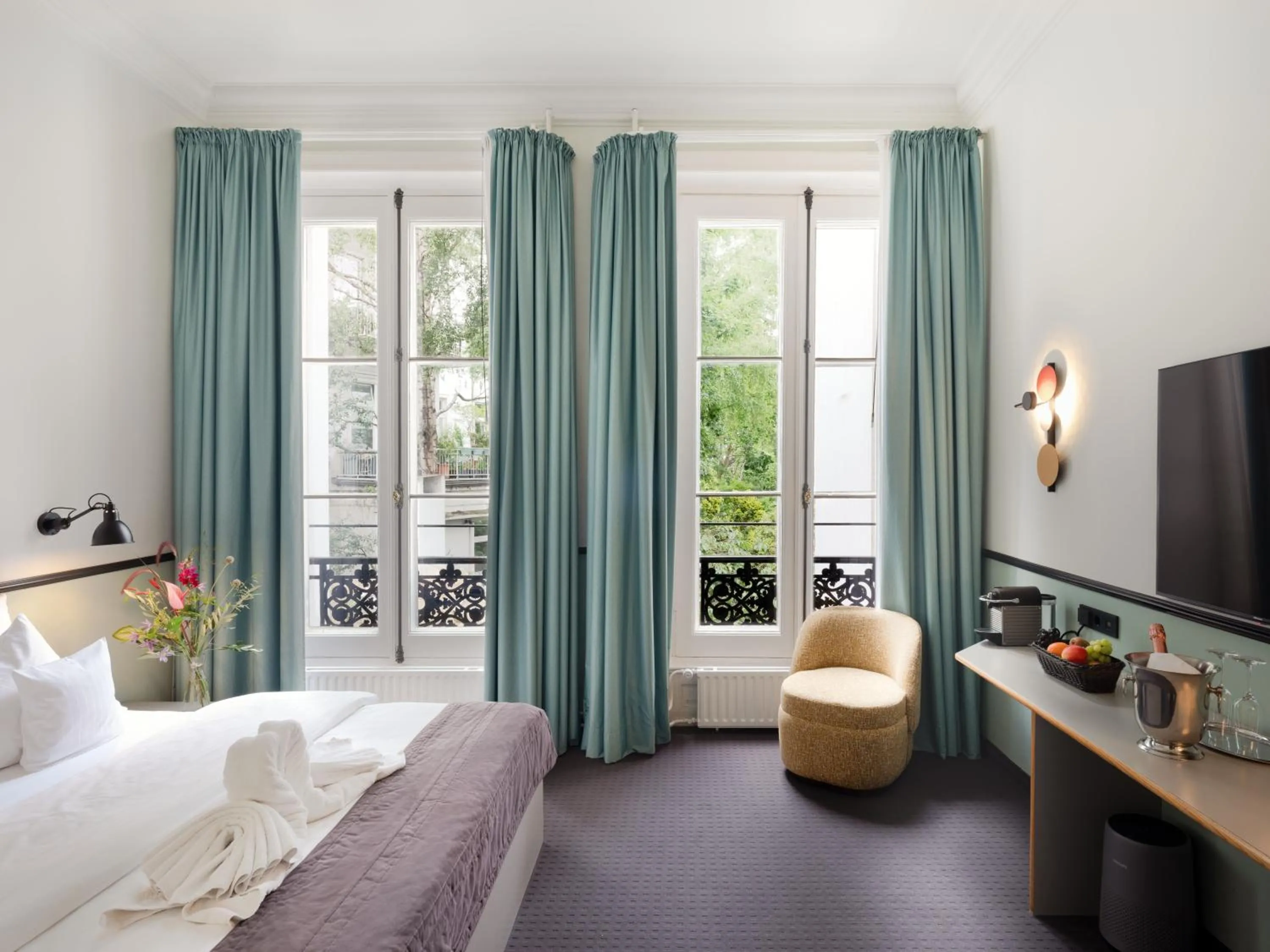 Deluxe Double Room with Bath in Aussen Alster Hotel