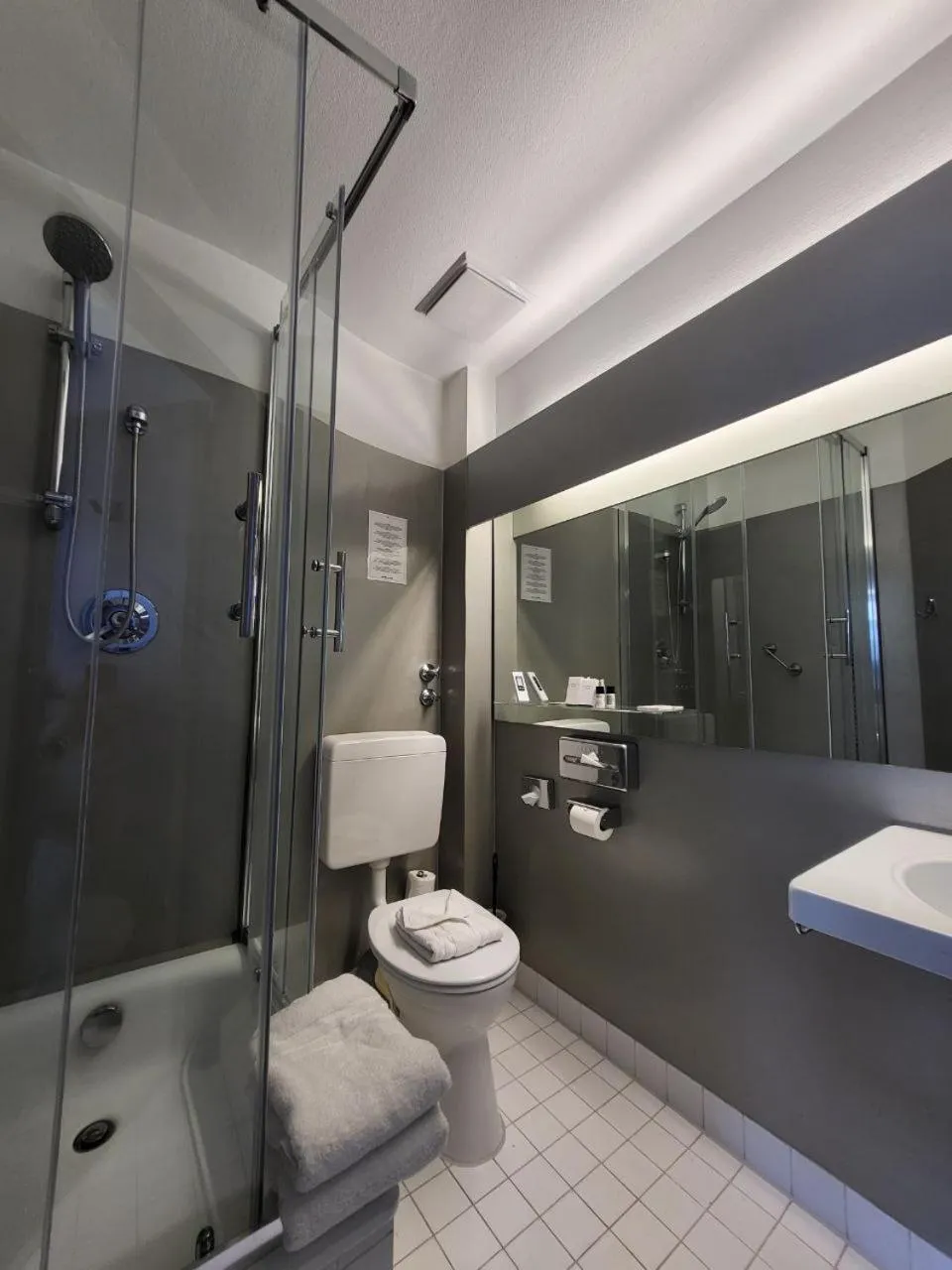 Bathroom in Aussen Alster Hotel