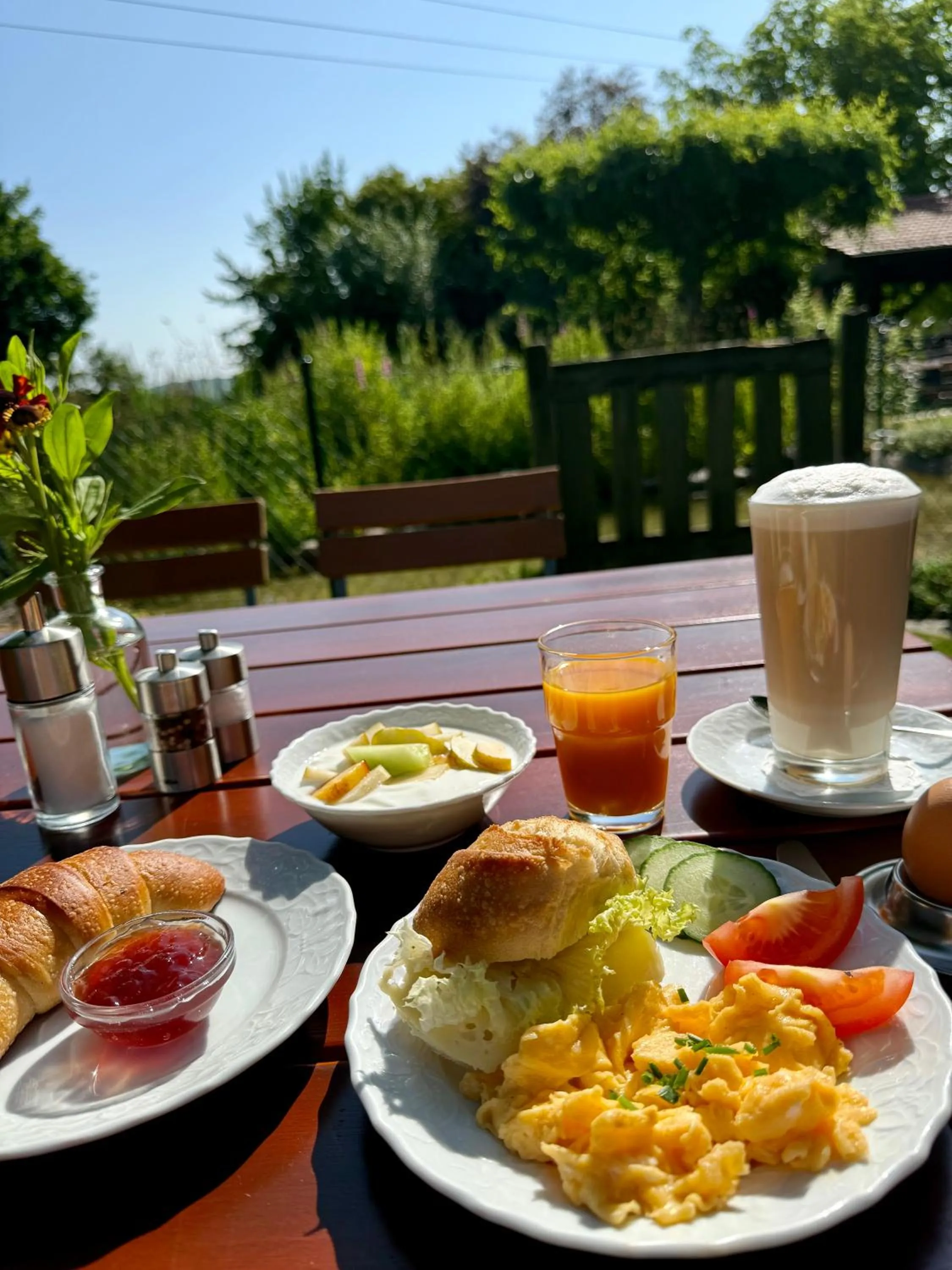 Breakfast in Landhotel Gut Wildberg mit Sauna