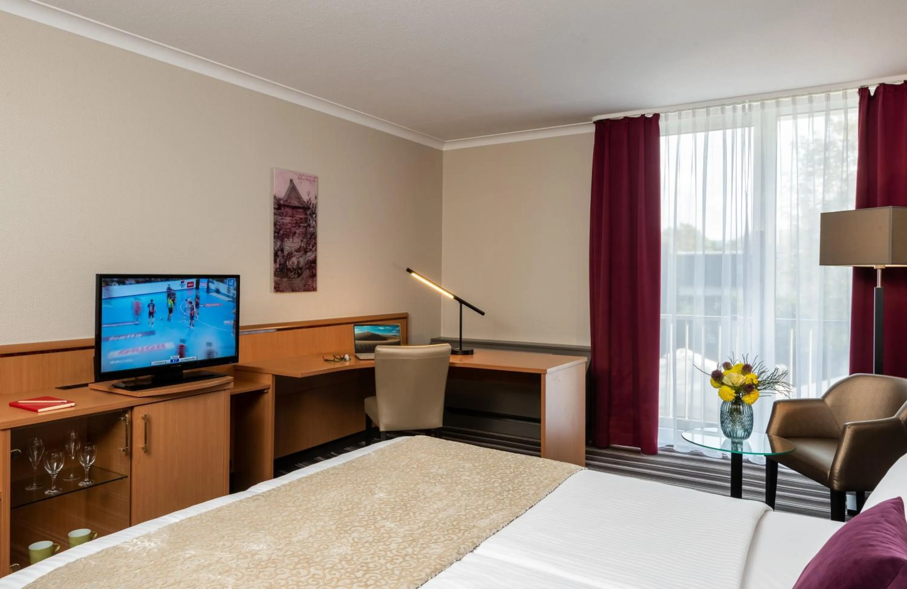 Bedroom, Bed in Leonardo Hotel Düsseldorf Airport Ratingen