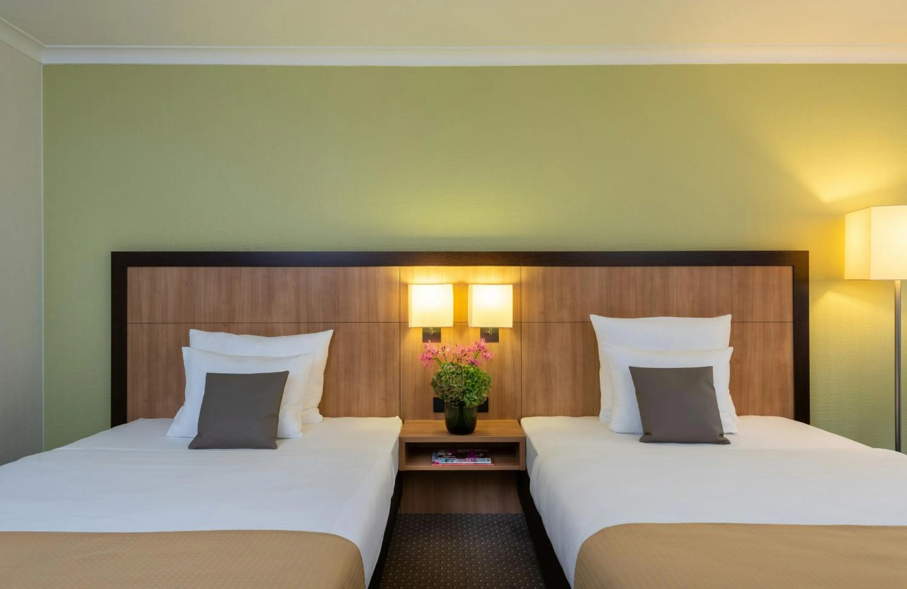 Photo of the whole room, Bed in Leonardo Hotel Düsseldorf Airport Ratingen