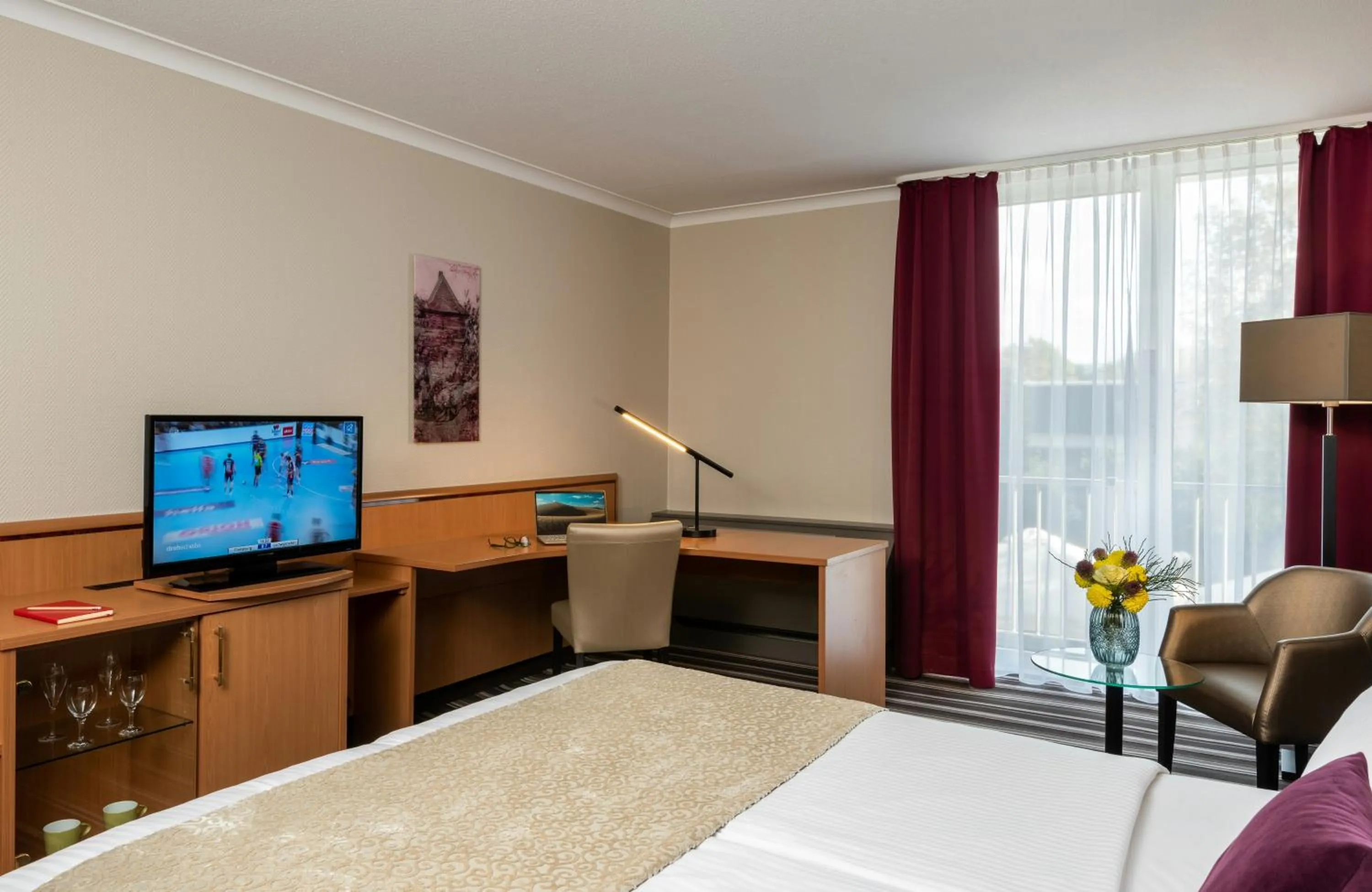 Bedroom, Bed in Leonardo Hotel Düsseldorf Airport Ratingen