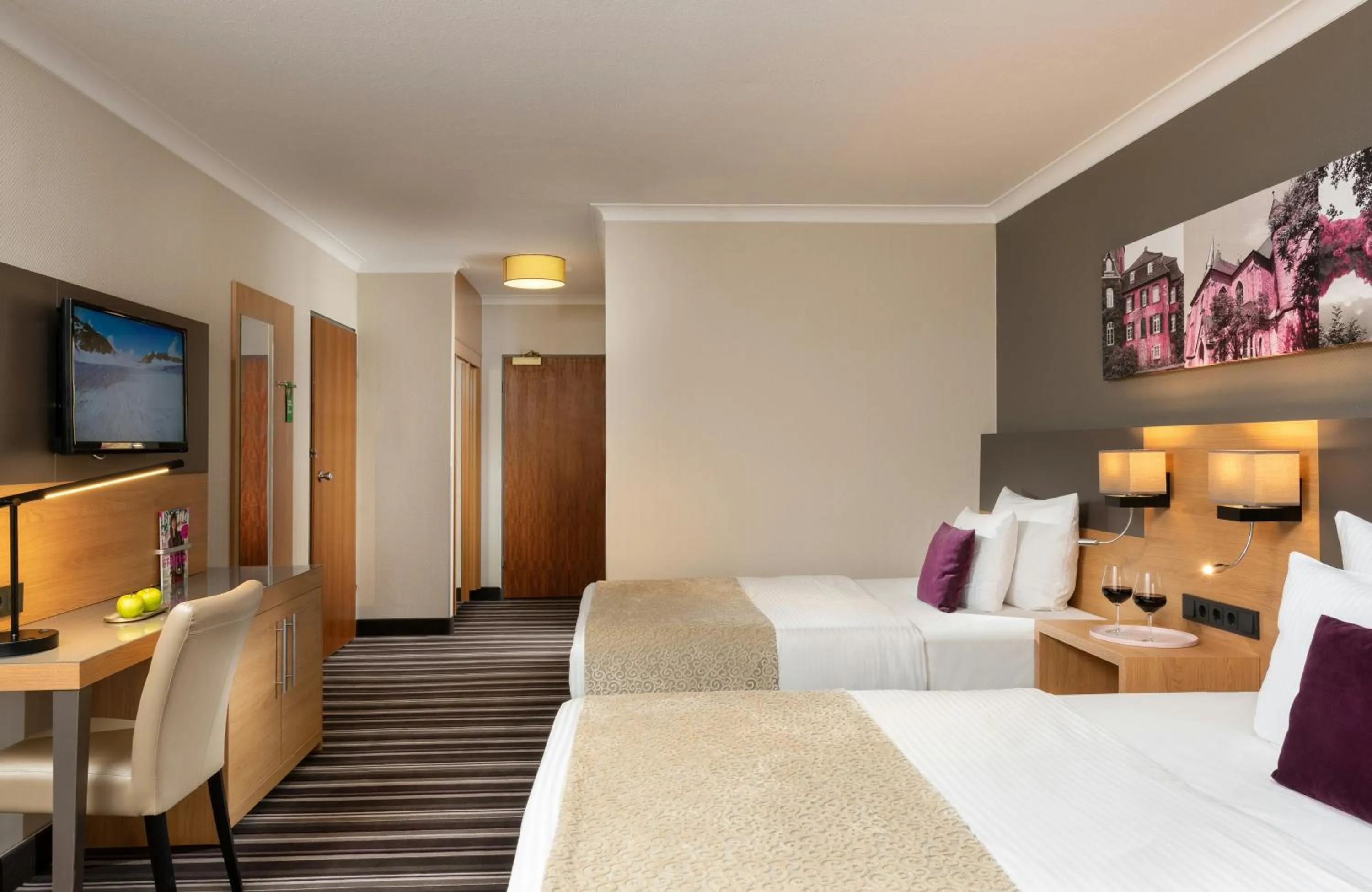 Bedroom, Bed in Leonardo Hotel Düsseldorf Airport Ratingen