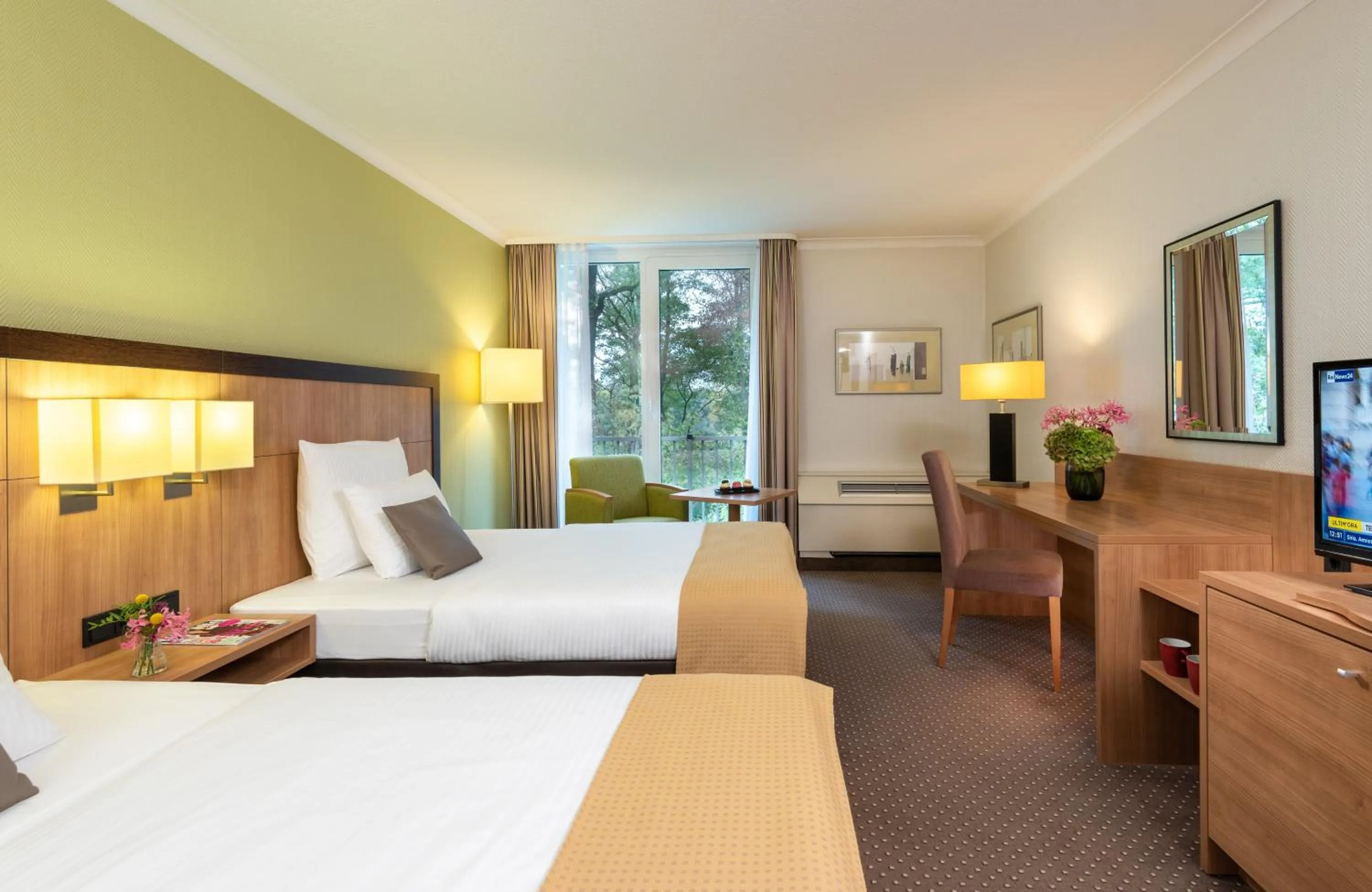Photo of the whole room, Bed in Leonardo Hotel Düsseldorf Airport Ratingen