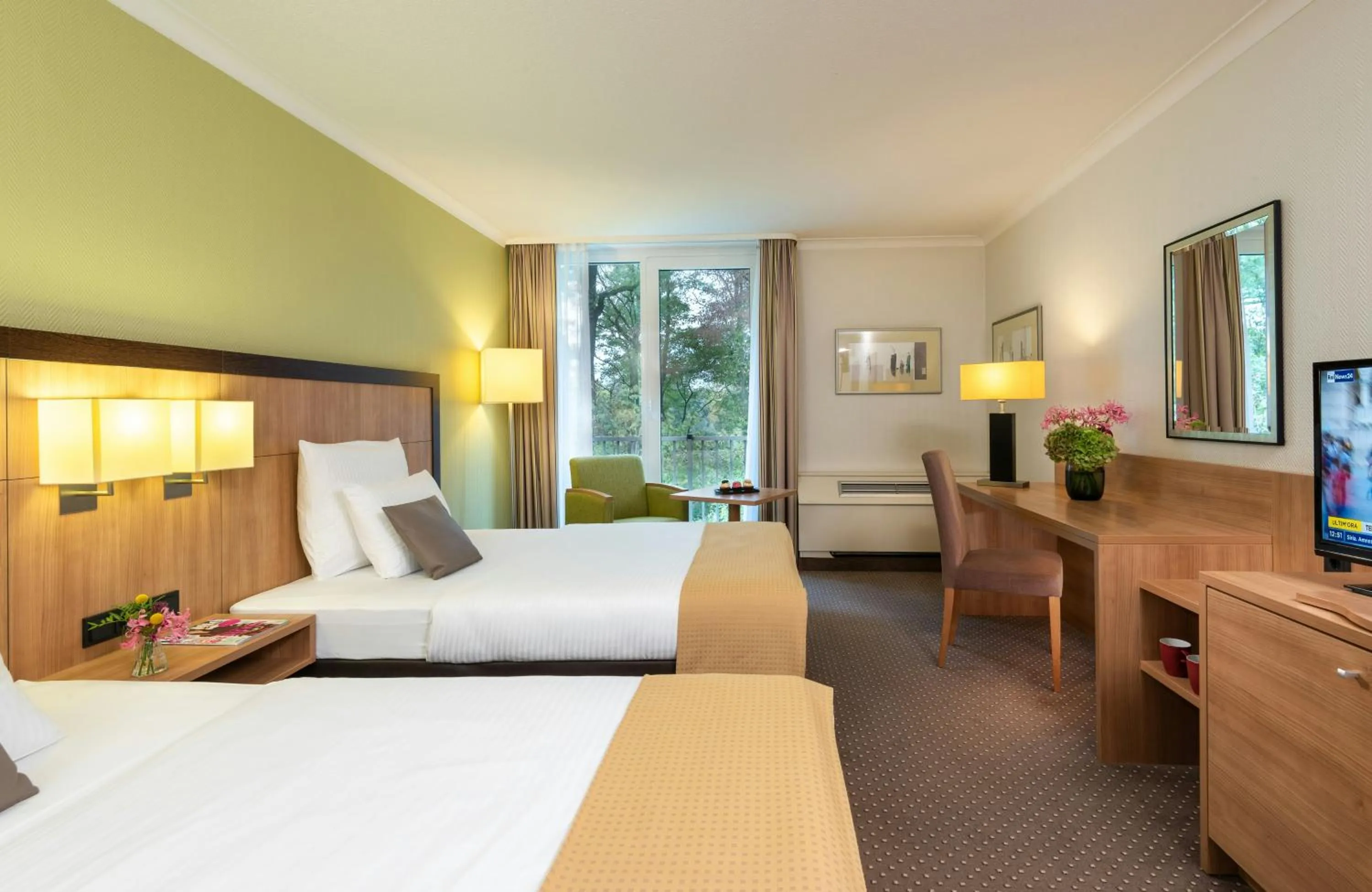 Photo of the whole room, Bed in Leonardo Hotel Düsseldorf Airport Ratingen