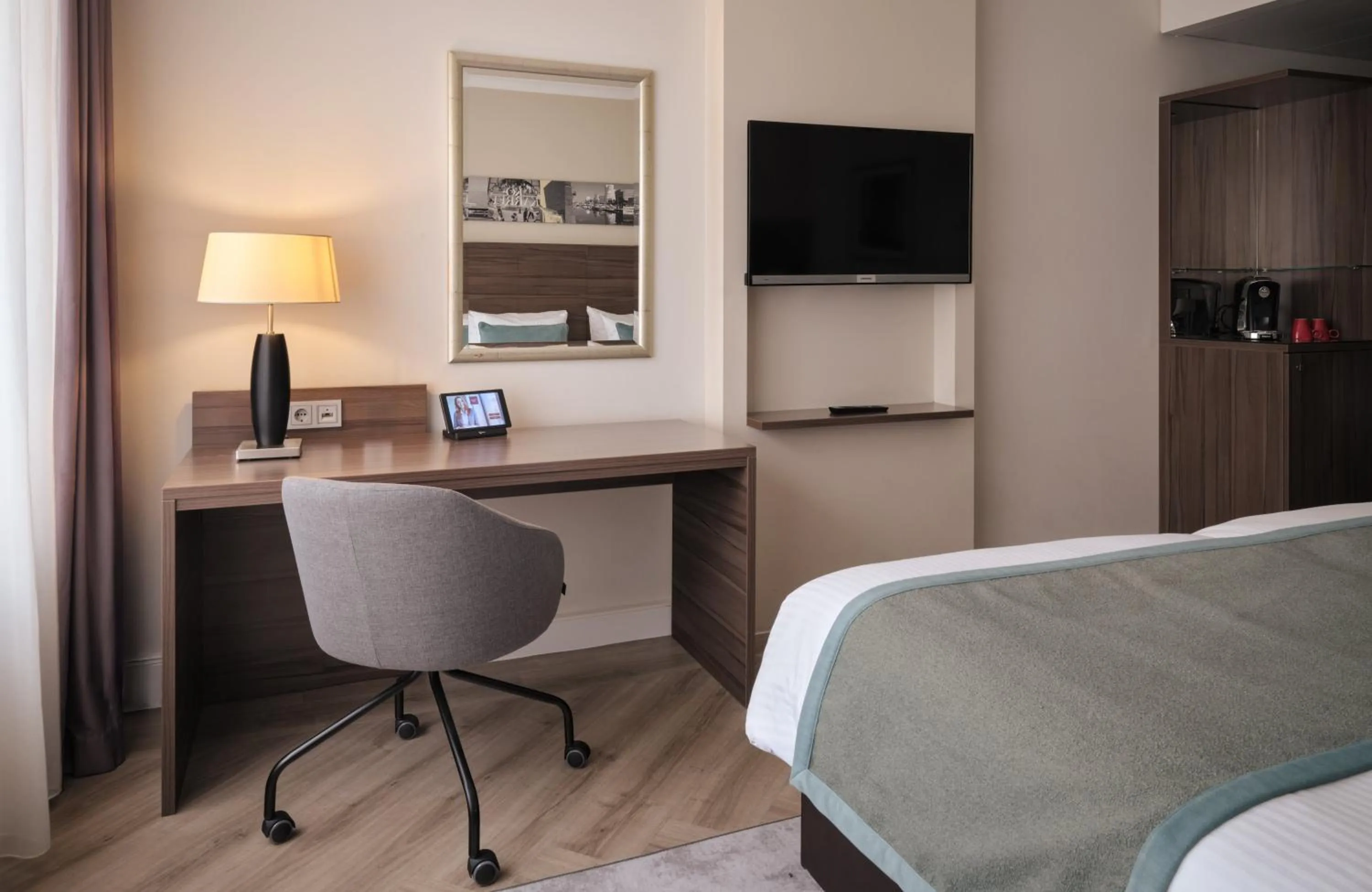 Photo of the whole room, Bed in Leonardo Royal Hotel Düsseldorf Königsallee