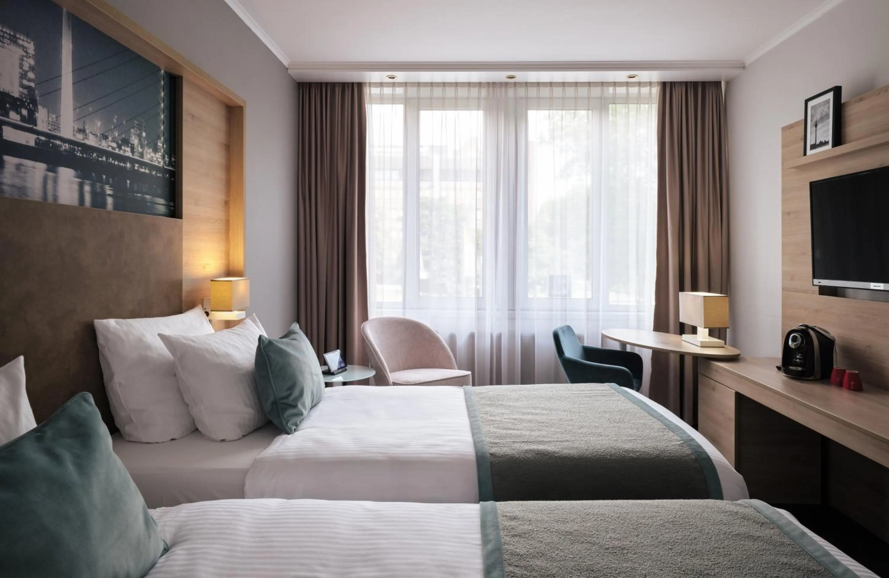 Photo of the whole room, Bed in Leonardo Royal Hotel Düsseldorf Königsallee