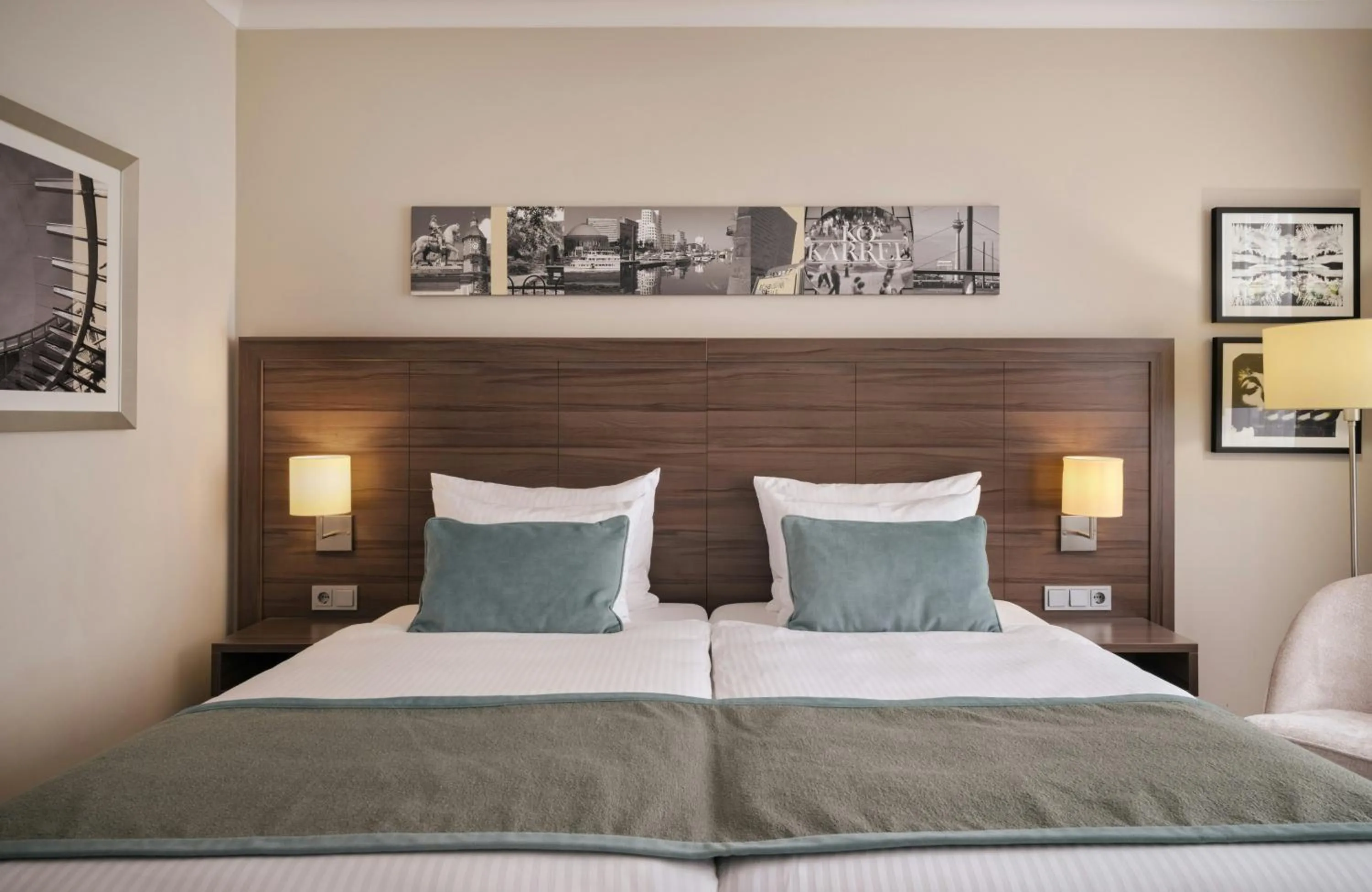 Photo of the whole room, Bed in Leonardo Royal Hotel Düsseldorf Königsallee