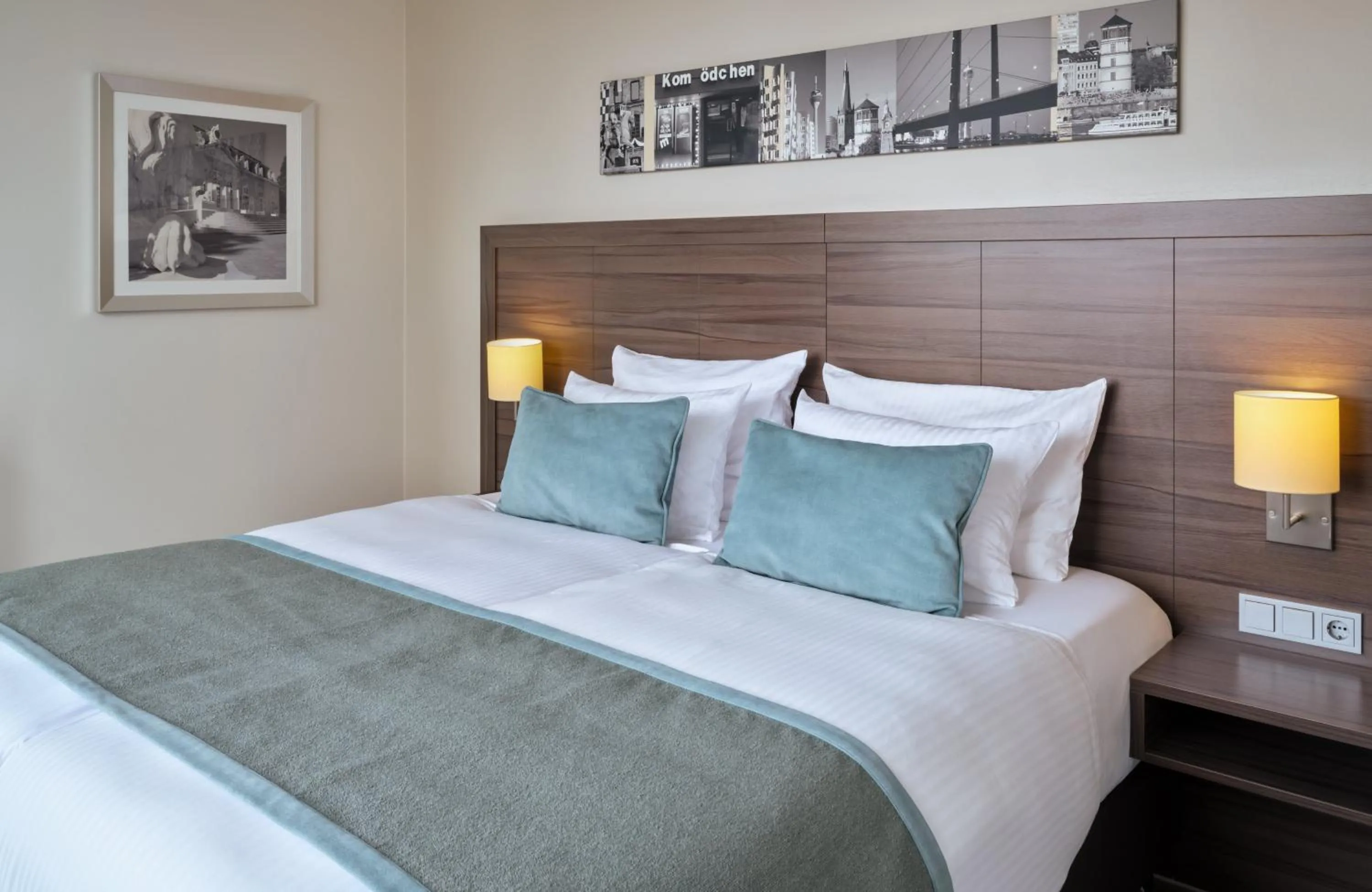 Photo of the whole room, Bed in Leonardo Royal Hotel Düsseldorf Königsallee