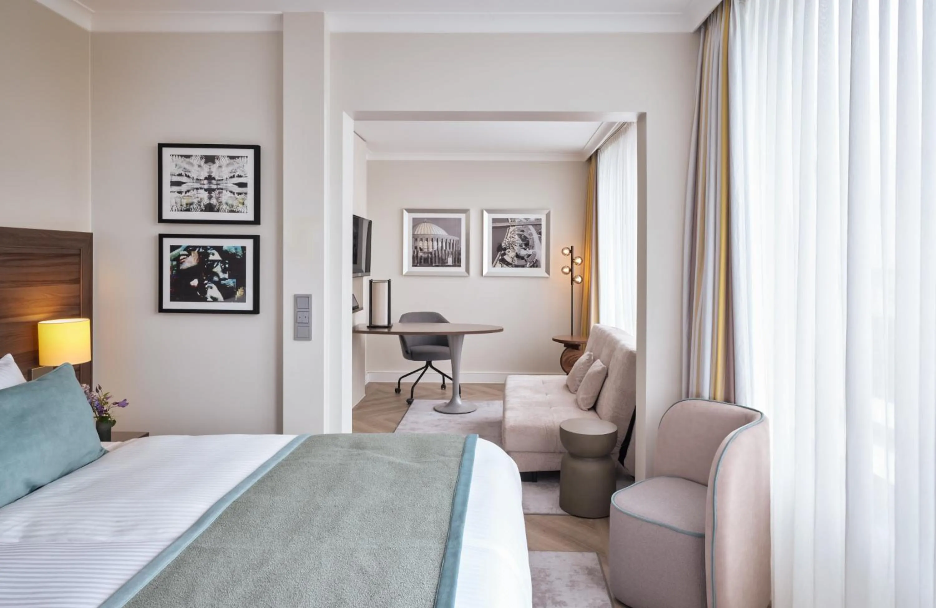 Photo of the whole room, Bed in Leonardo Royal Hotel Düsseldorf Königsallee