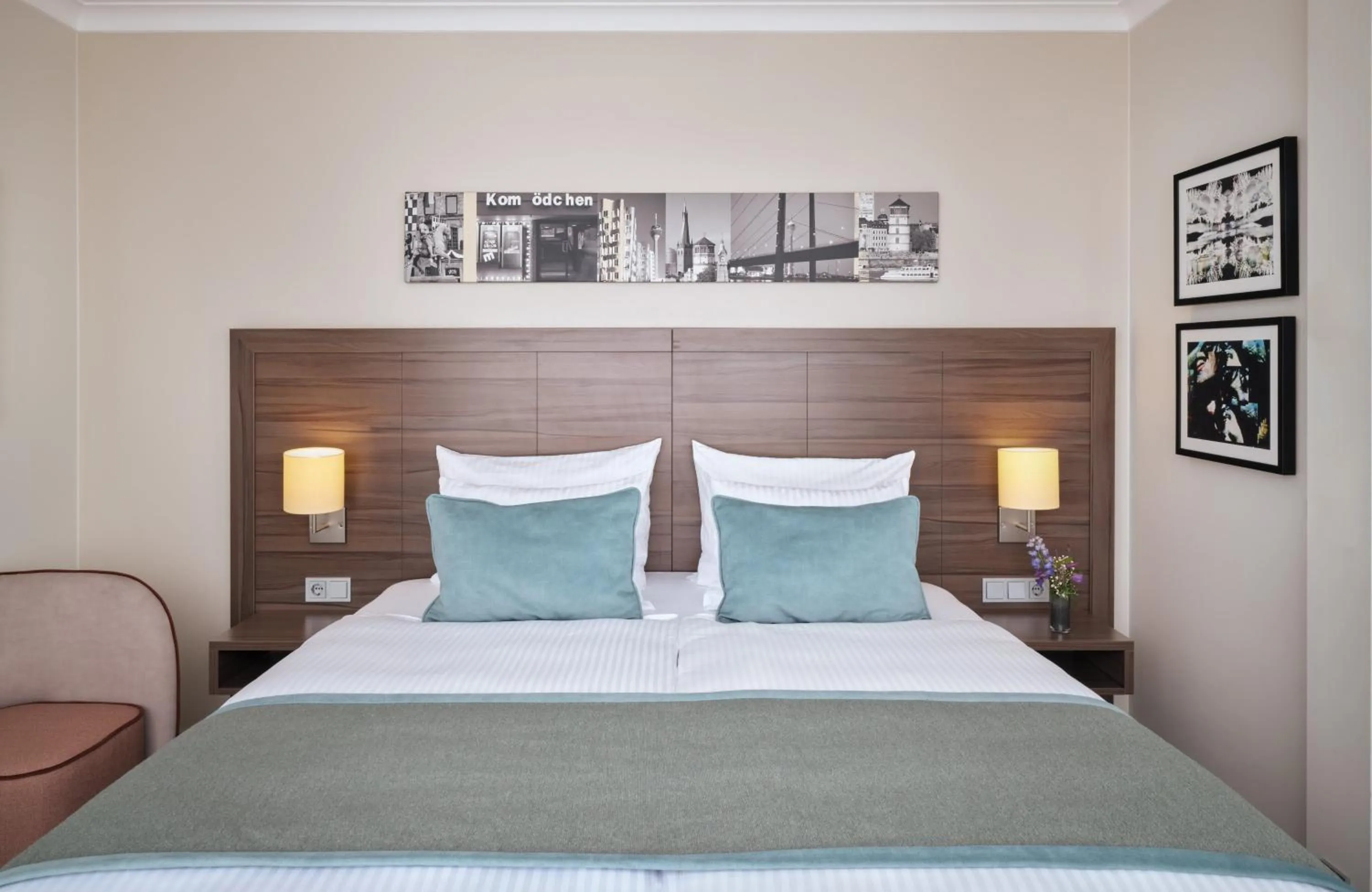 Photo of the whole room, Bed in Leonardo Royal Hotel Düsseldorf Königsallee