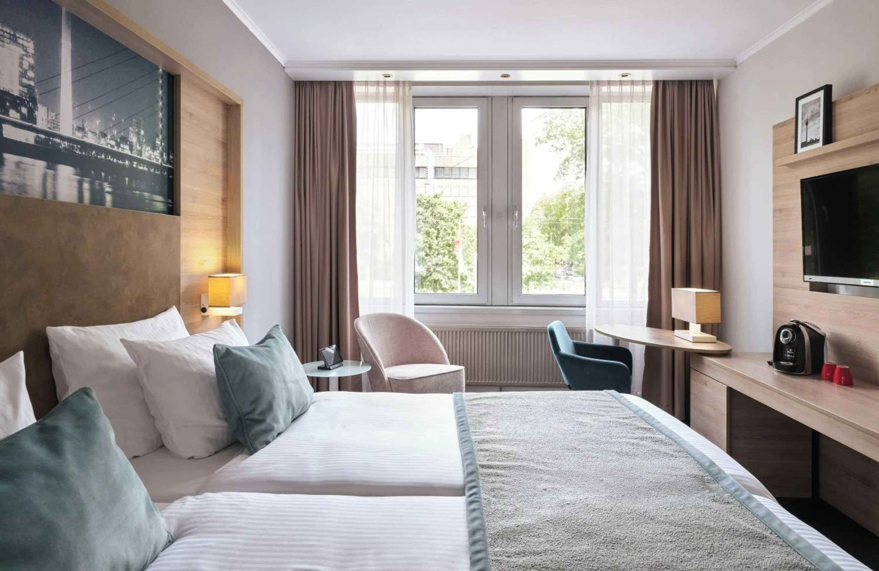 Photo of the whole room, Bed in Leonardo Royal Hotel Düsseldorf Königsallee