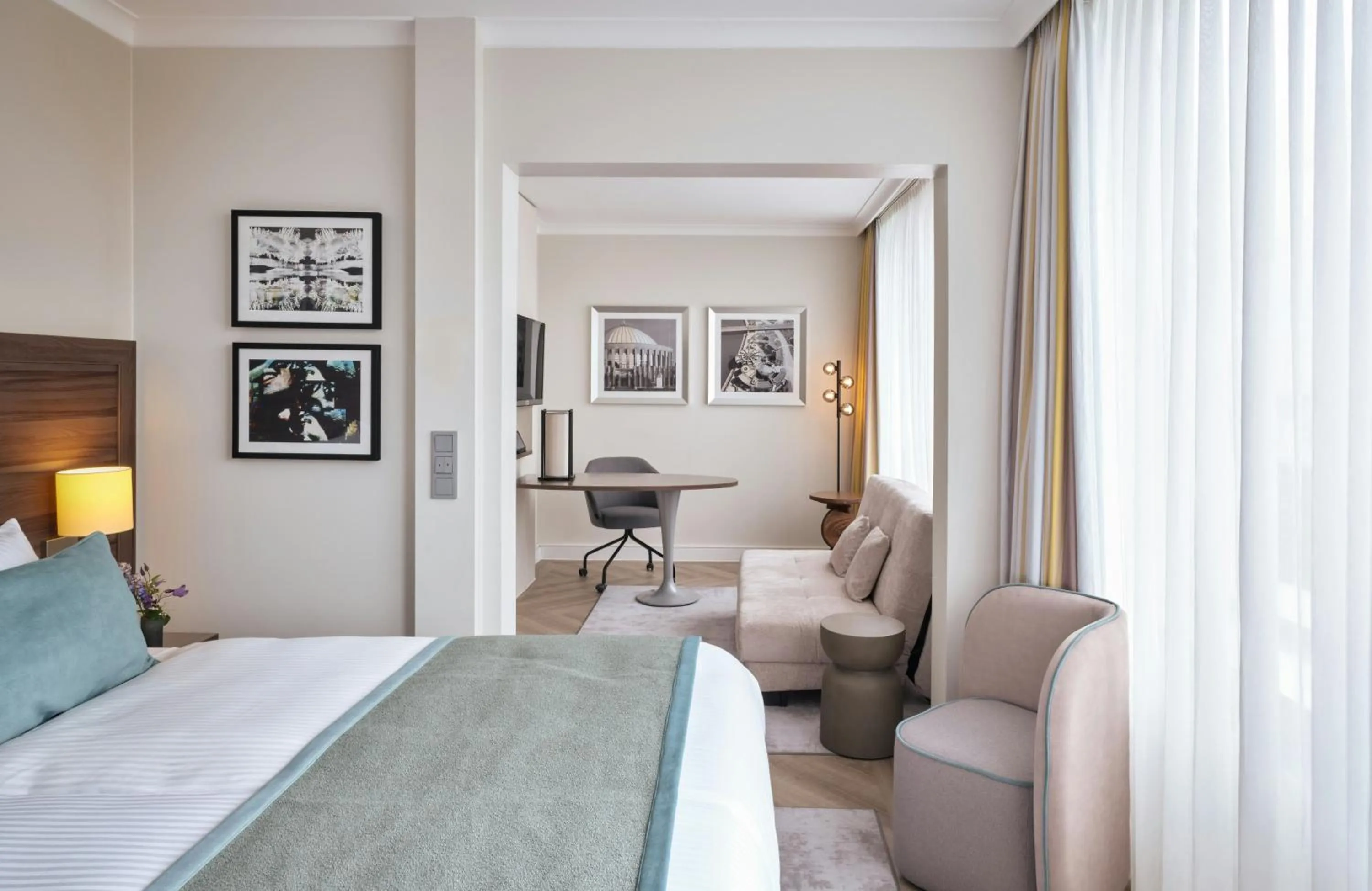 Photo of the whole room, Bed in Leonardo Royal Hotel Düsseldorf Königsallee