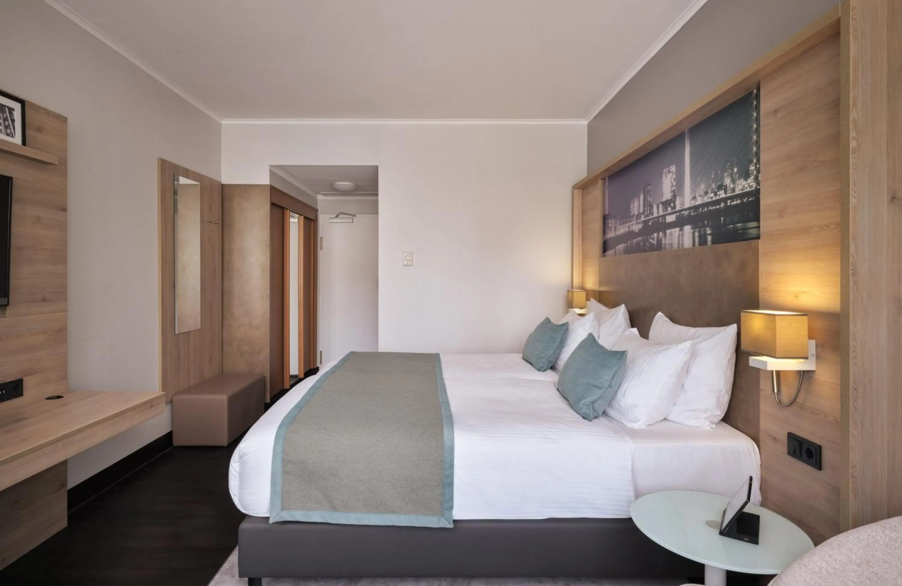 Photo of the whole room, Bed in Leonardo Royal Hotel Düsseldorf Königsallee