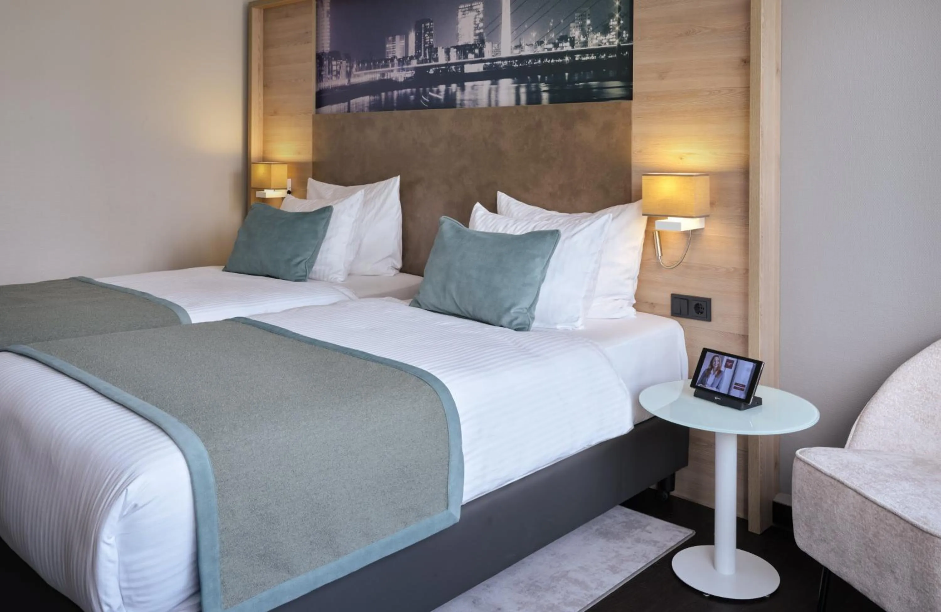 Photo of the whole room, Bed in Leonardo Royal Hotel Düsseldorf Königsallee