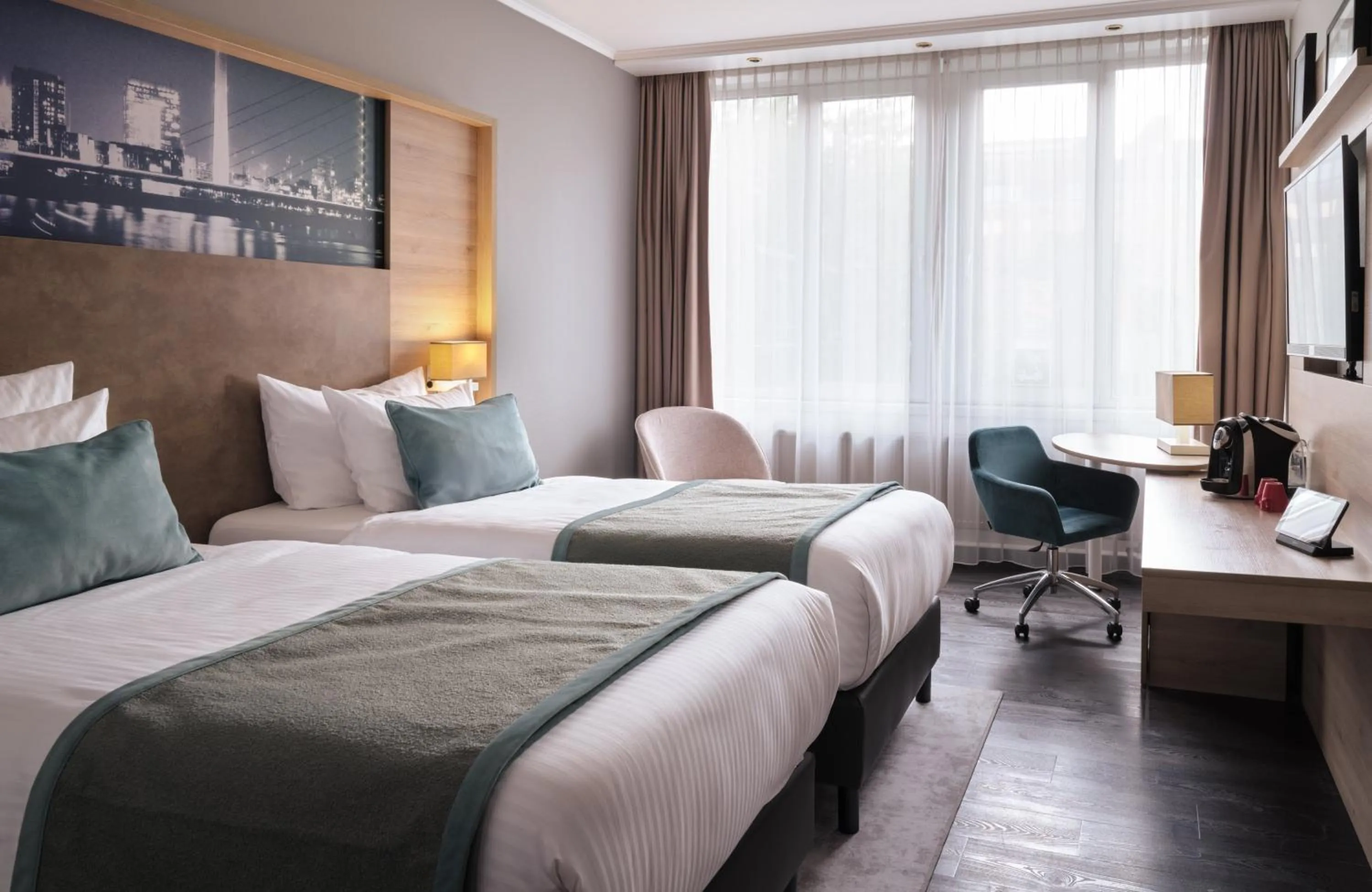 Photo of the whole room, Bed in Leonardo Royal Hotel Düsseldorf Königsallee