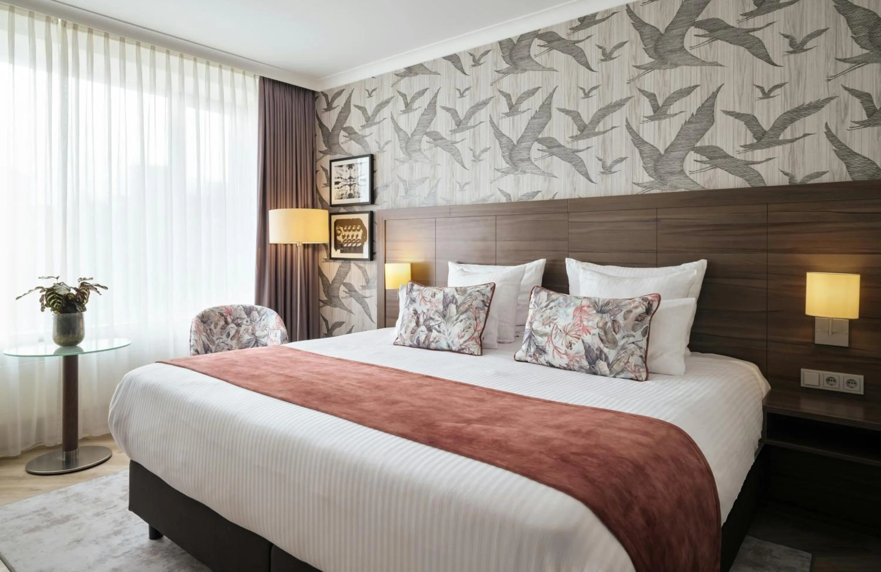 Photo of the whole room, Bed in Leonardo Royal Hotel Düsseldorf Königsallee