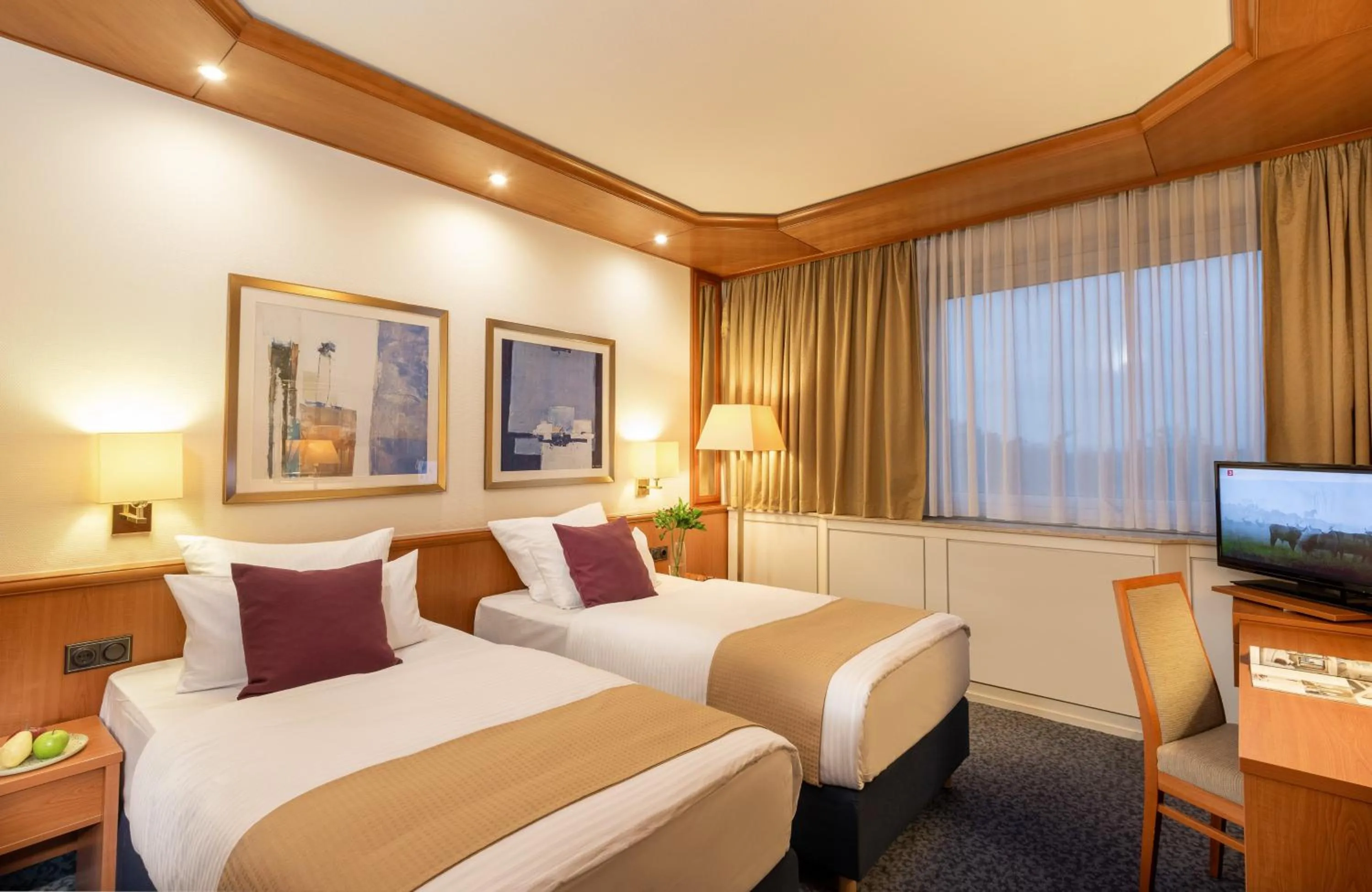 Photo of the whole room, Bed in Leonardo Hotel Frankfurt City South