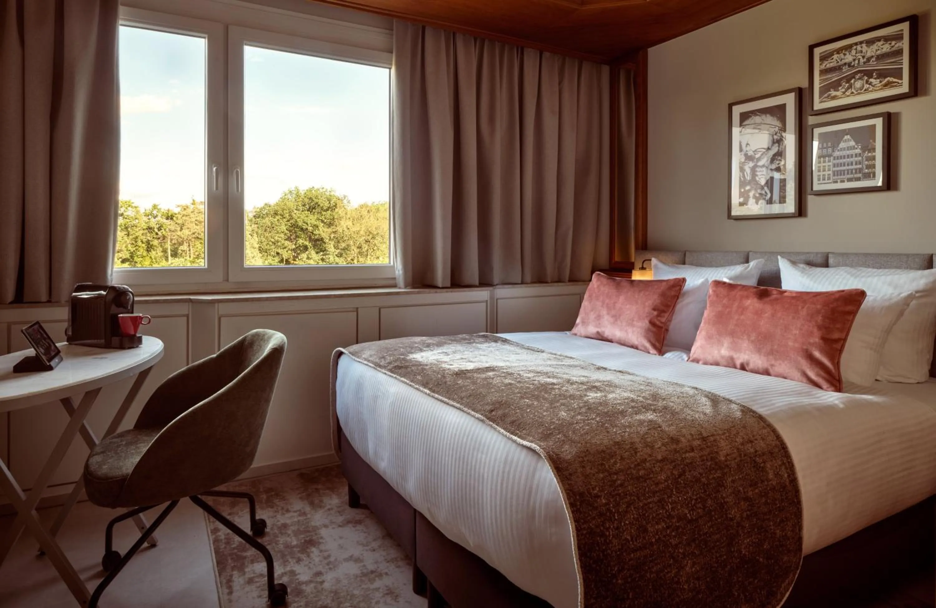 Photo of the whole room, Bed in Leonardo Hotel Frankfurt City South