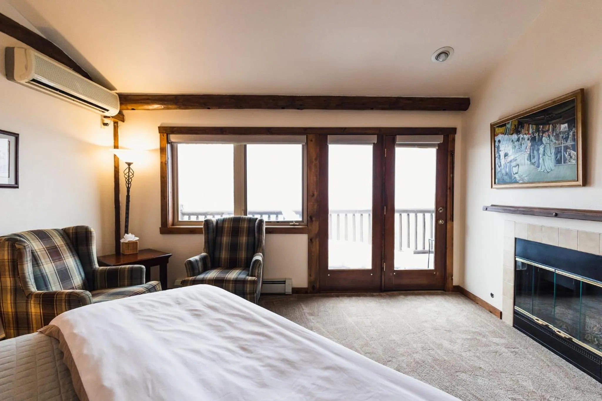 Bed in Taharaa Mountain Lodge