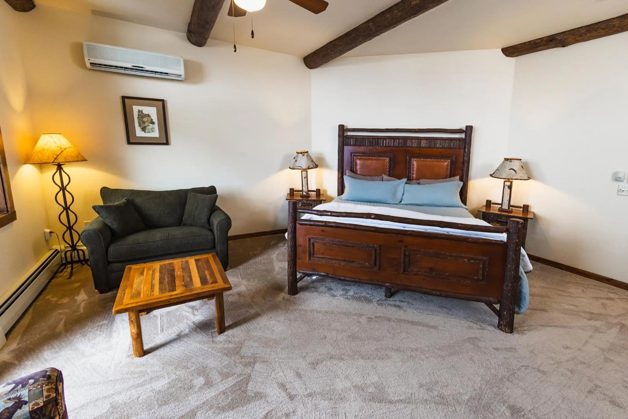 Bed in Taharaa Mountain Lodge