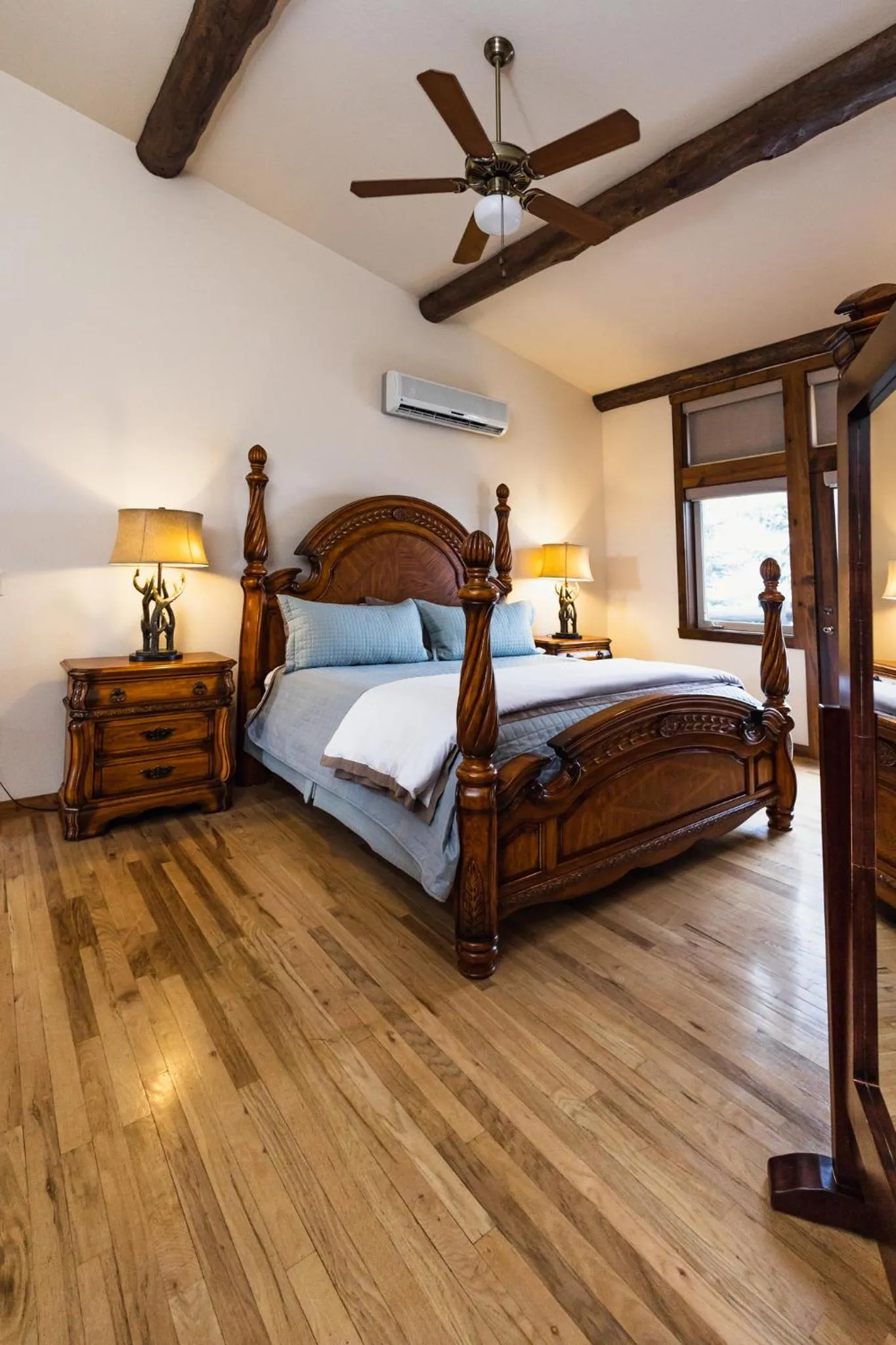 Bed in Taharaa Mountain Lodge