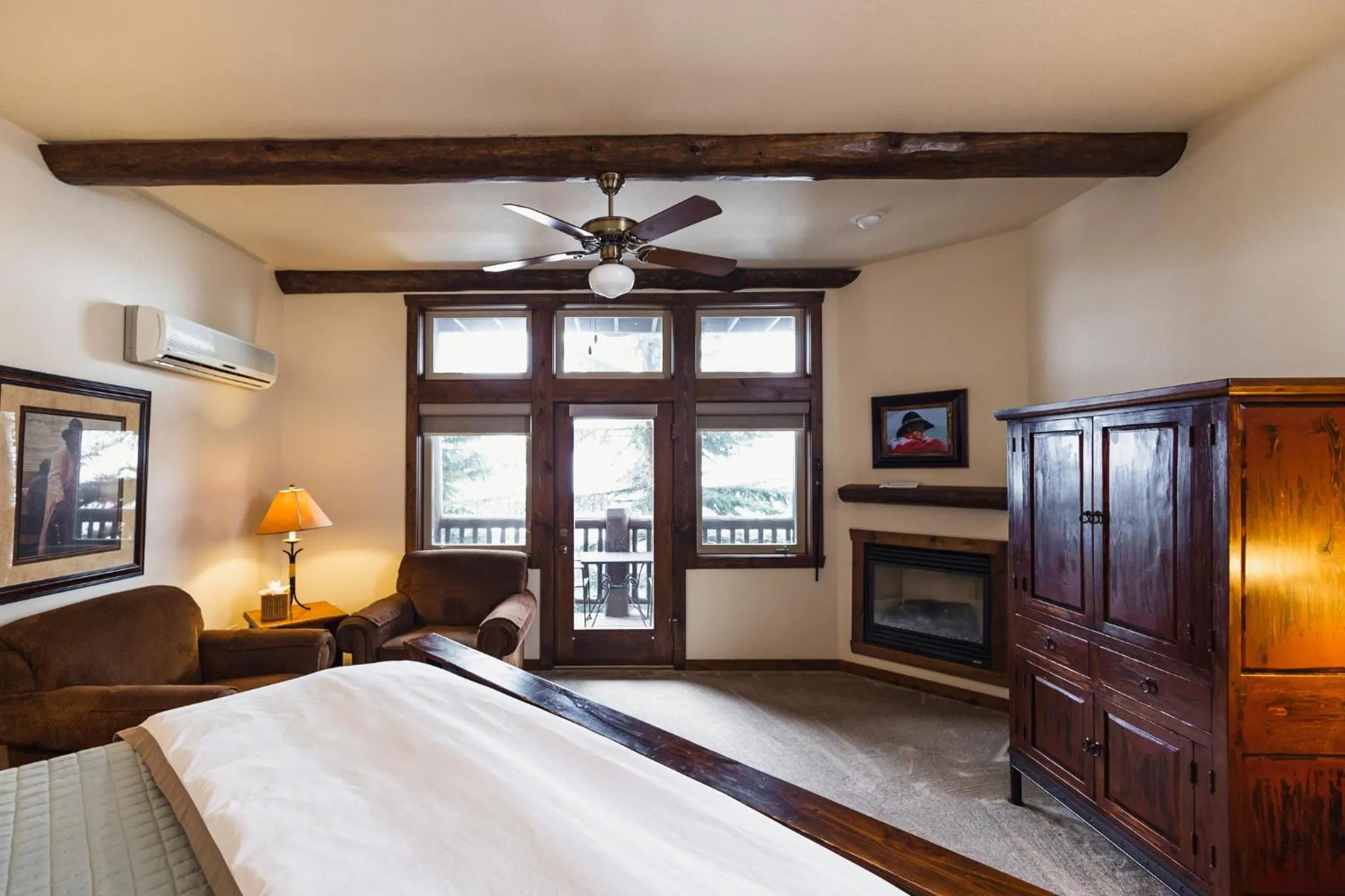 Bed in Taharaa Mountain Lodge