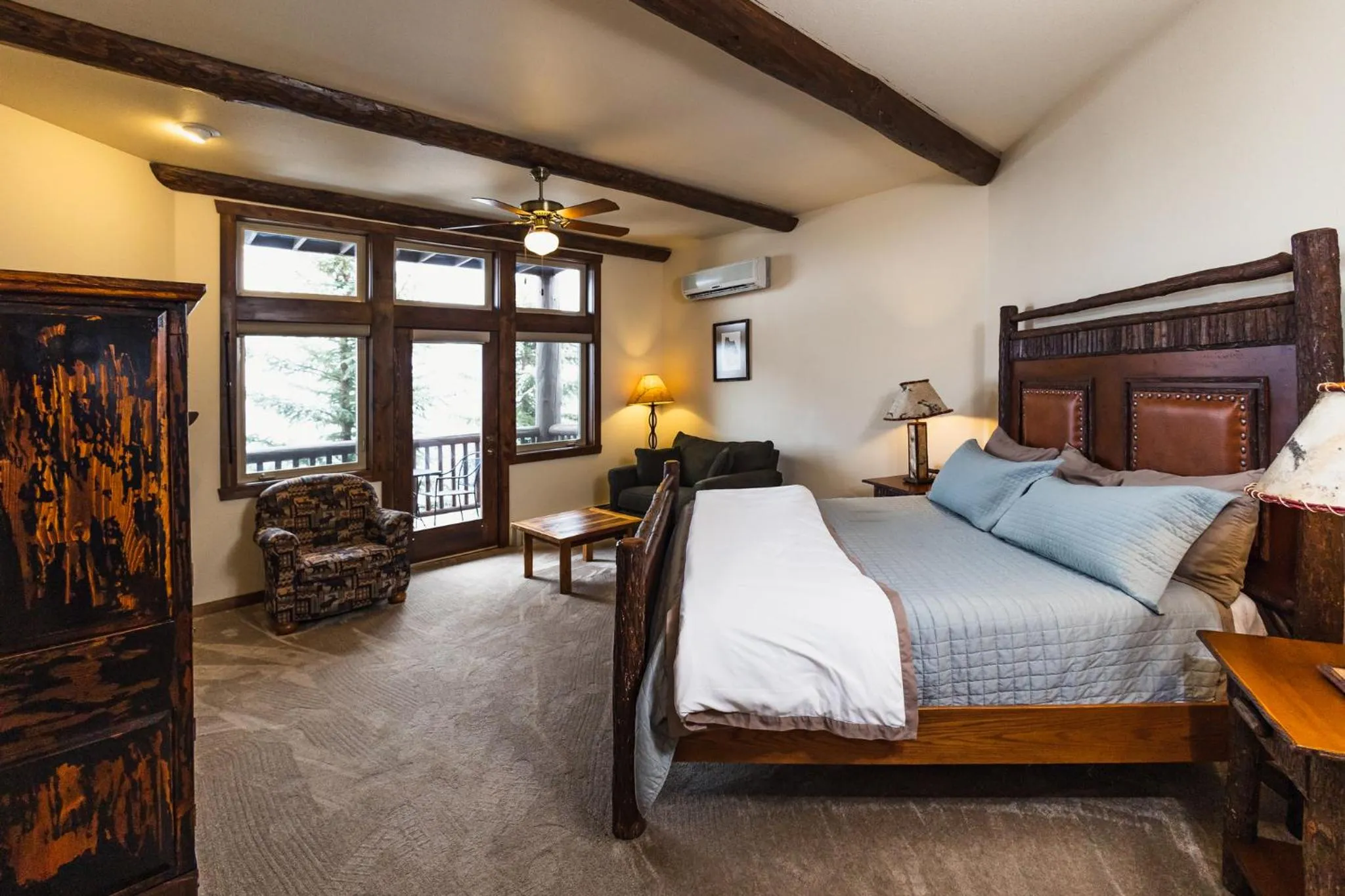 Bed in Taharaa Mountain Lodge