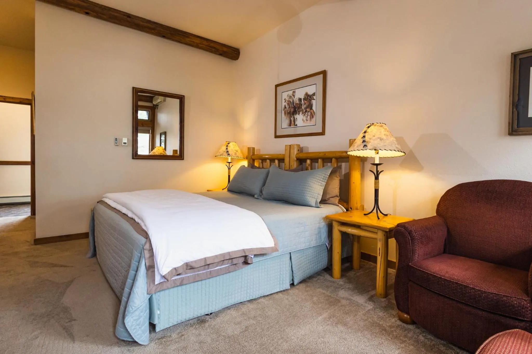 Bed in Taharaa Mountain Lodge