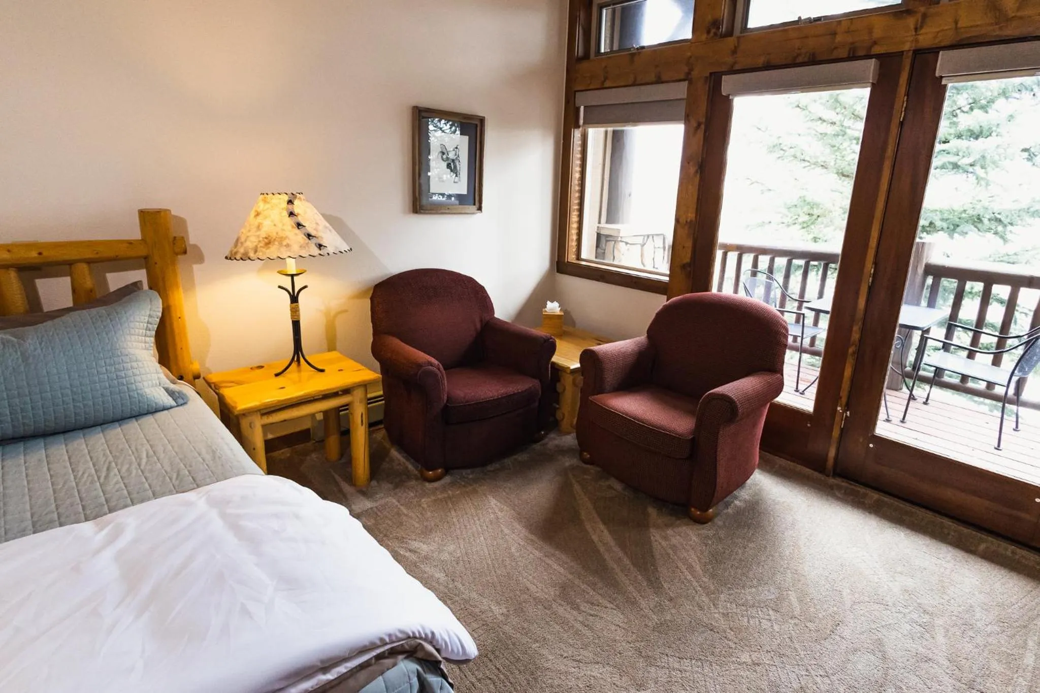 Bed in Taharaa Mountain Lodge