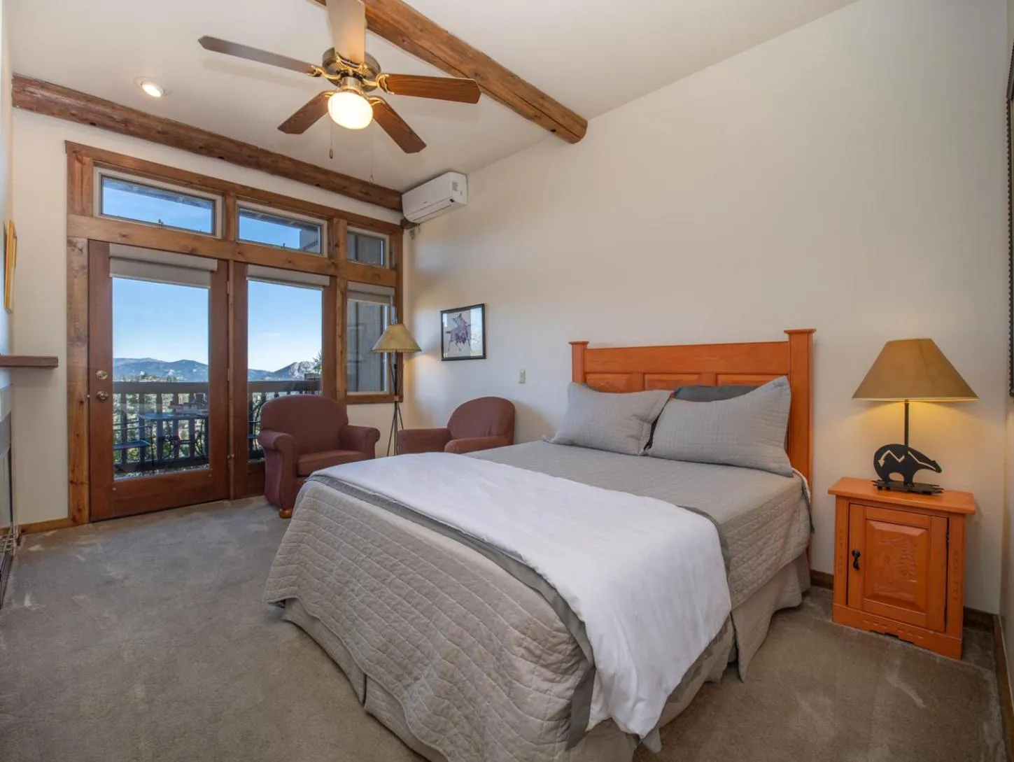 Bed in Taharaa Mountain Lodge