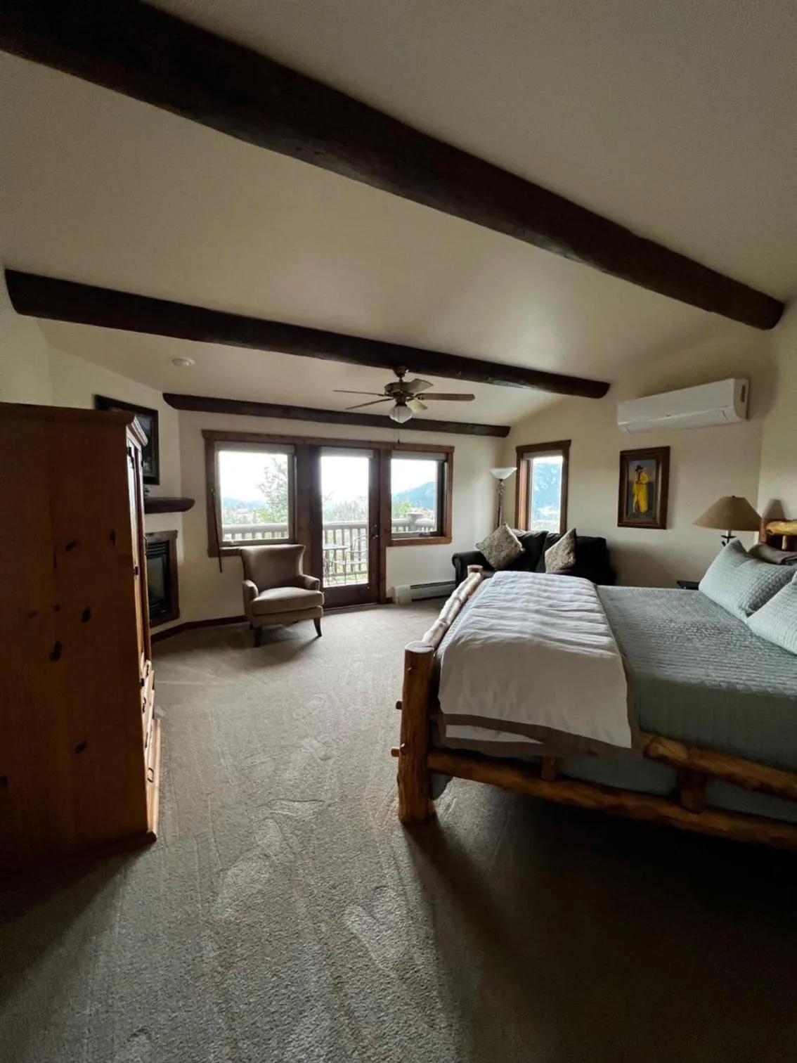 Bed in Taharaa Mountain Lodge