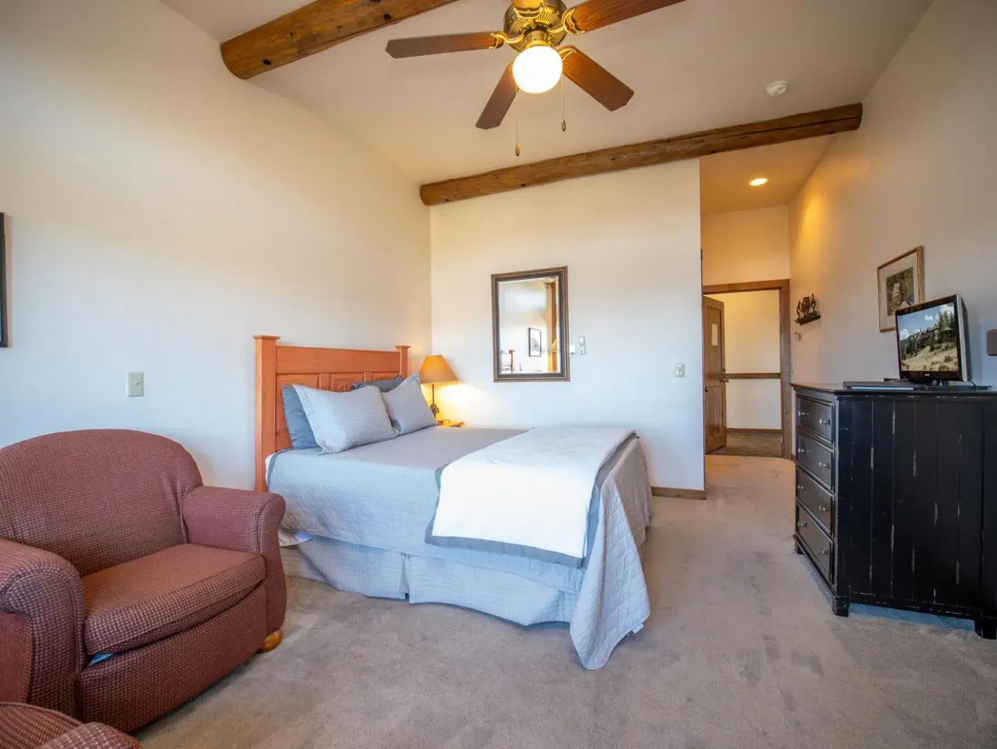 Queen Suite in Taharaa Mountain Lodge Queen Suite in Taharaa Mountain Lodge