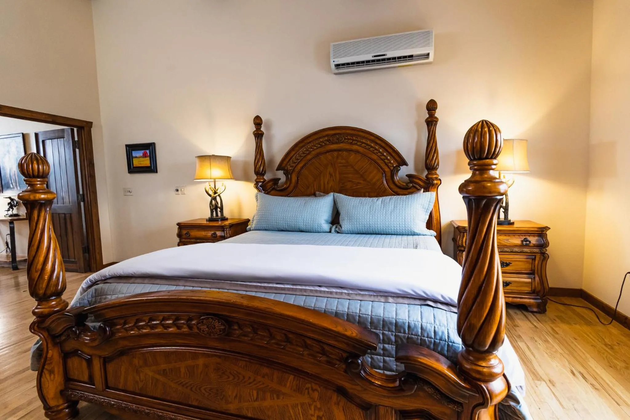 Bed in Taharaa Mountain Lodge